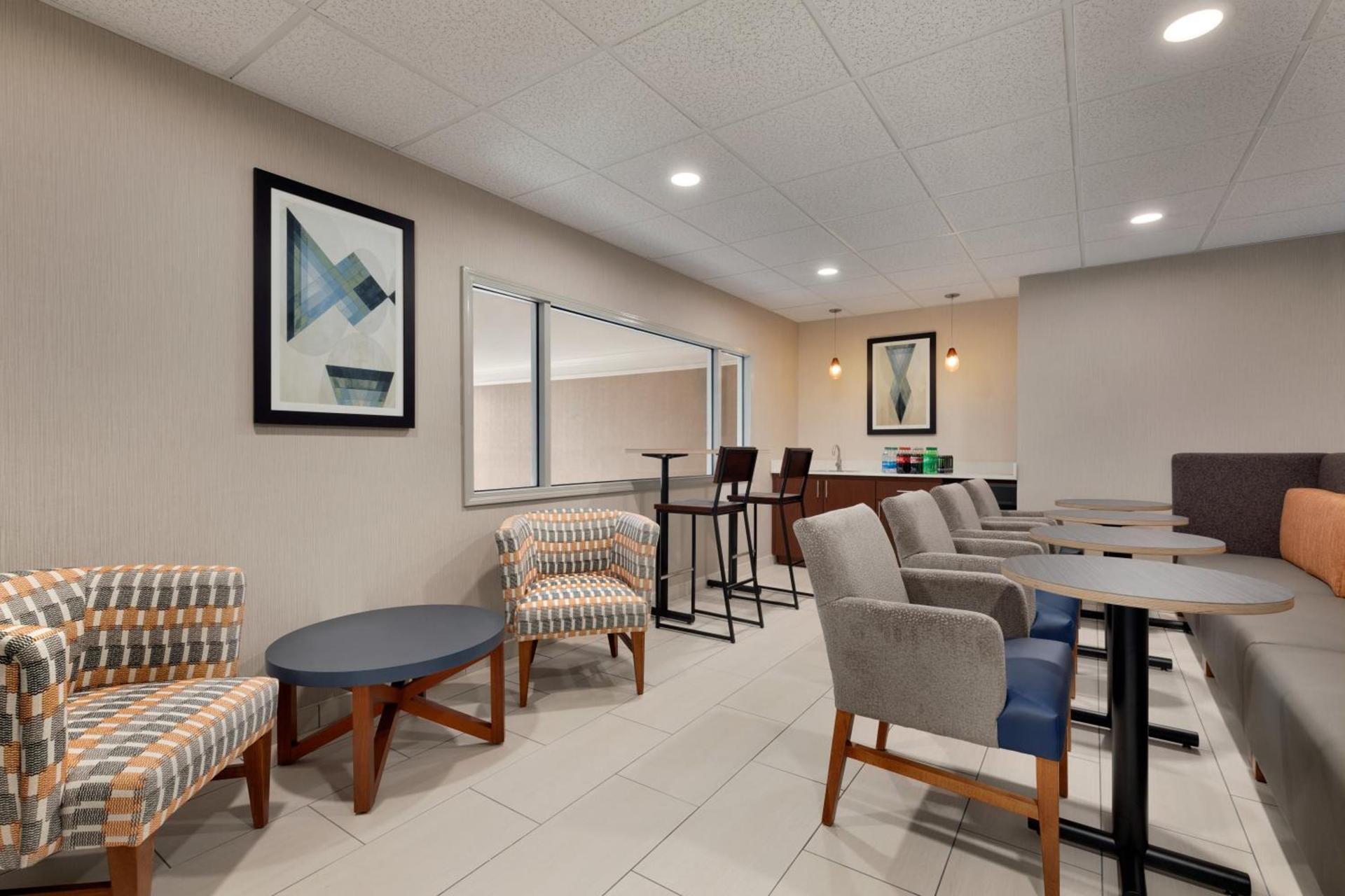 Holiday Inn Express & Suites Auburn - University Area by IHG photo 22
