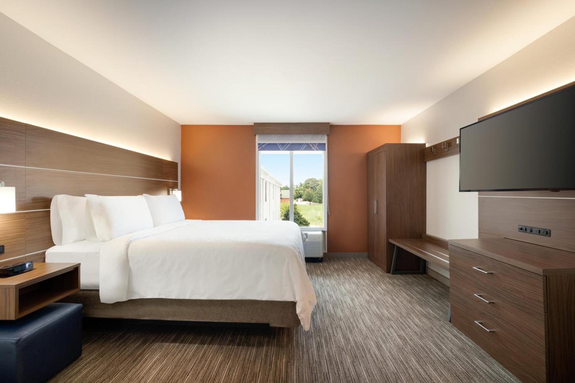 Holiday Inn Express & Suites Auburn - University Area by IHG photo 7