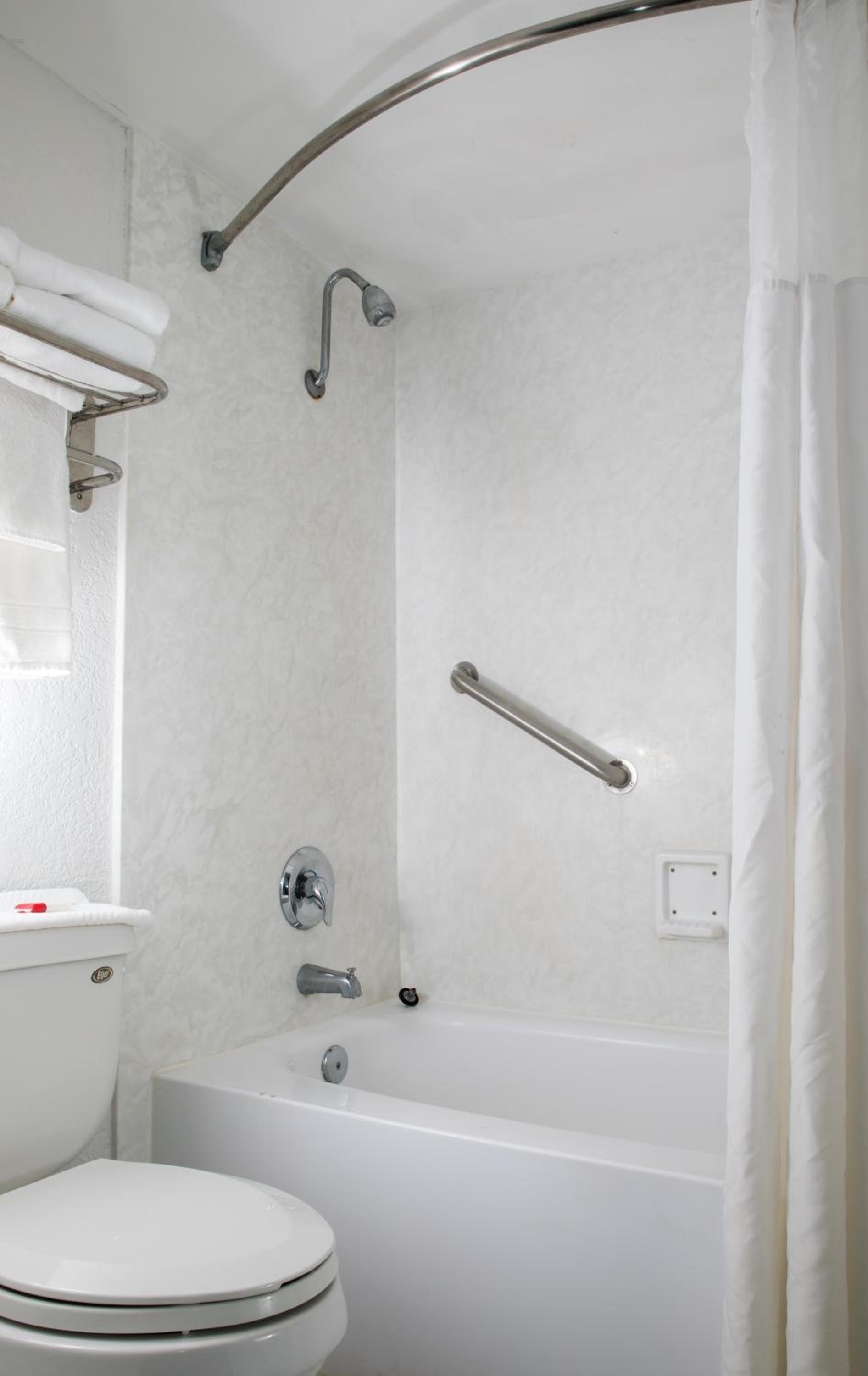 Days Inn by Wyndham Stuart photo 45