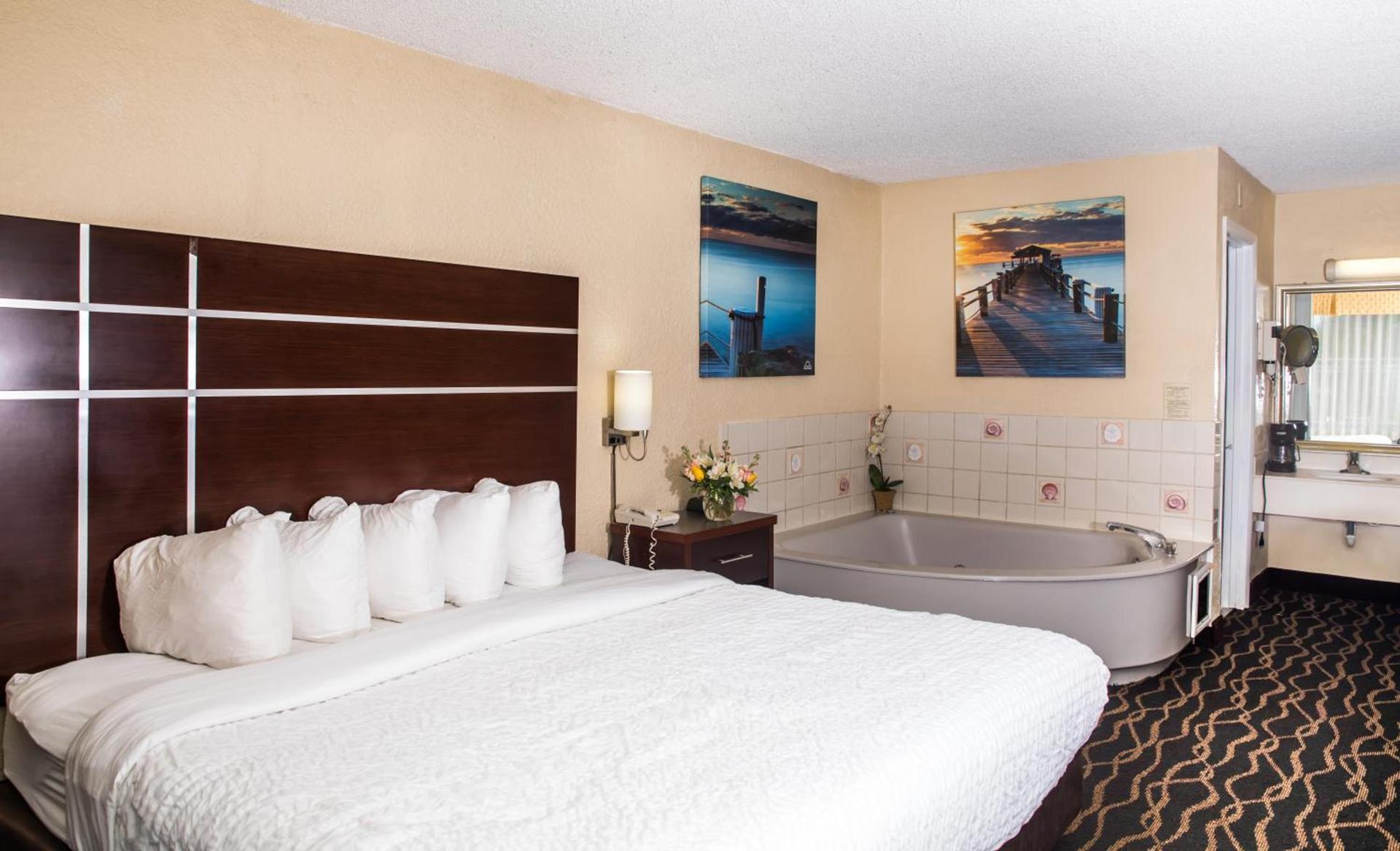 Days Inn by Wyndham Stuart photo 29