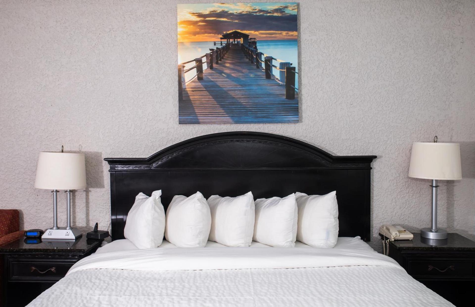 Days Inn by Wyndham Stuart photo 48