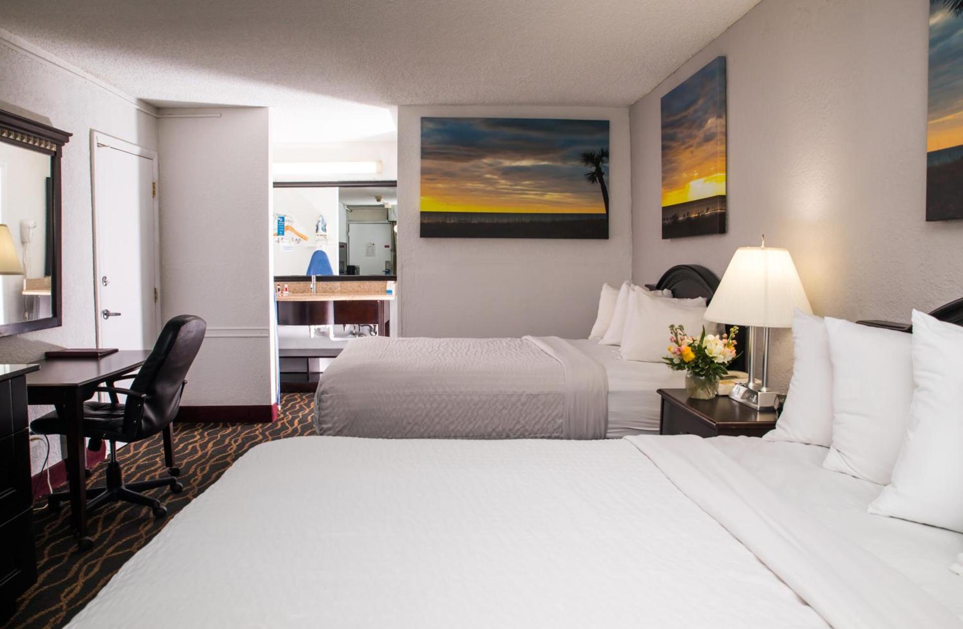Days Inn by Wyndham Stuart photo 50