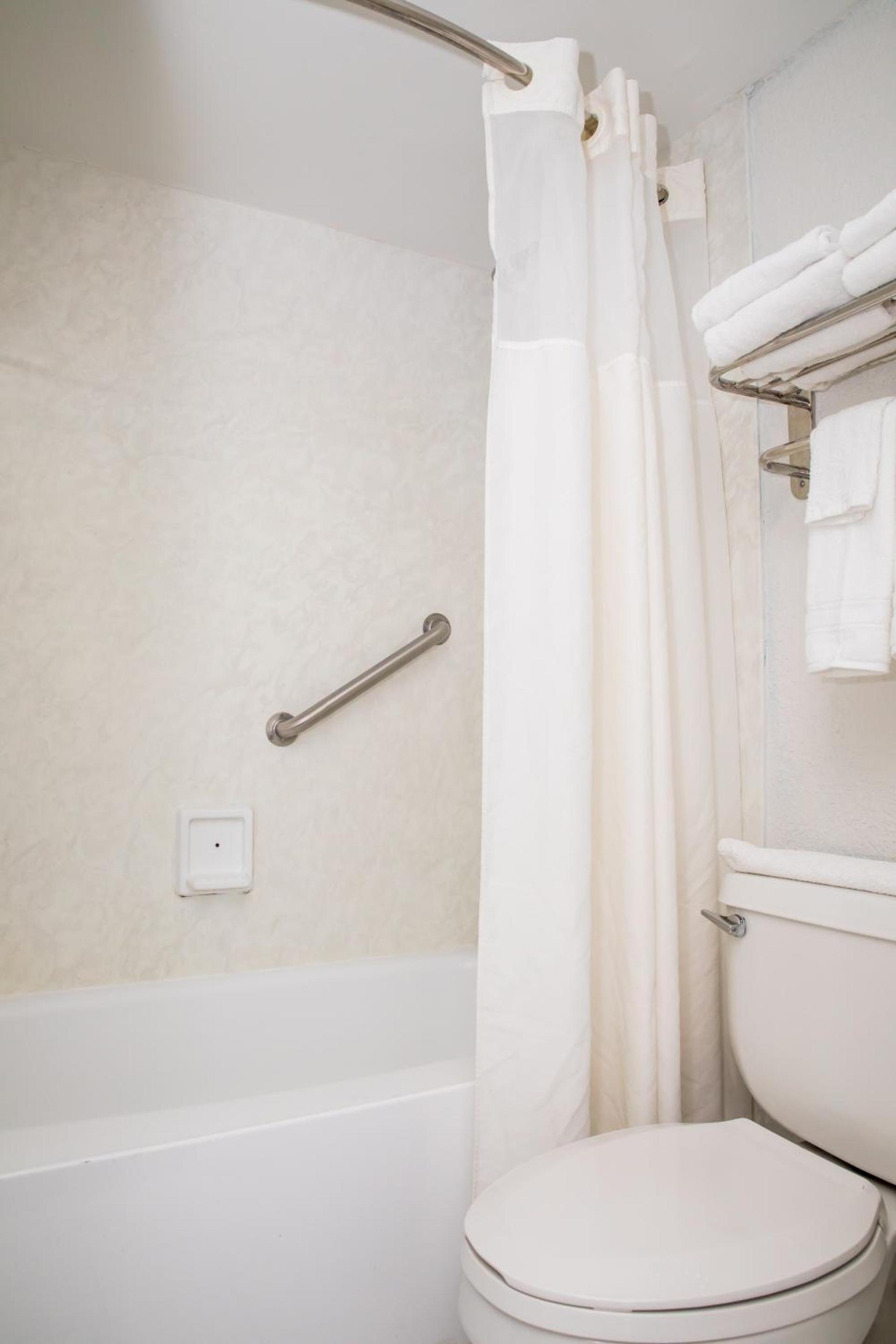 Days Inn by Wyndham Stuart photo 54