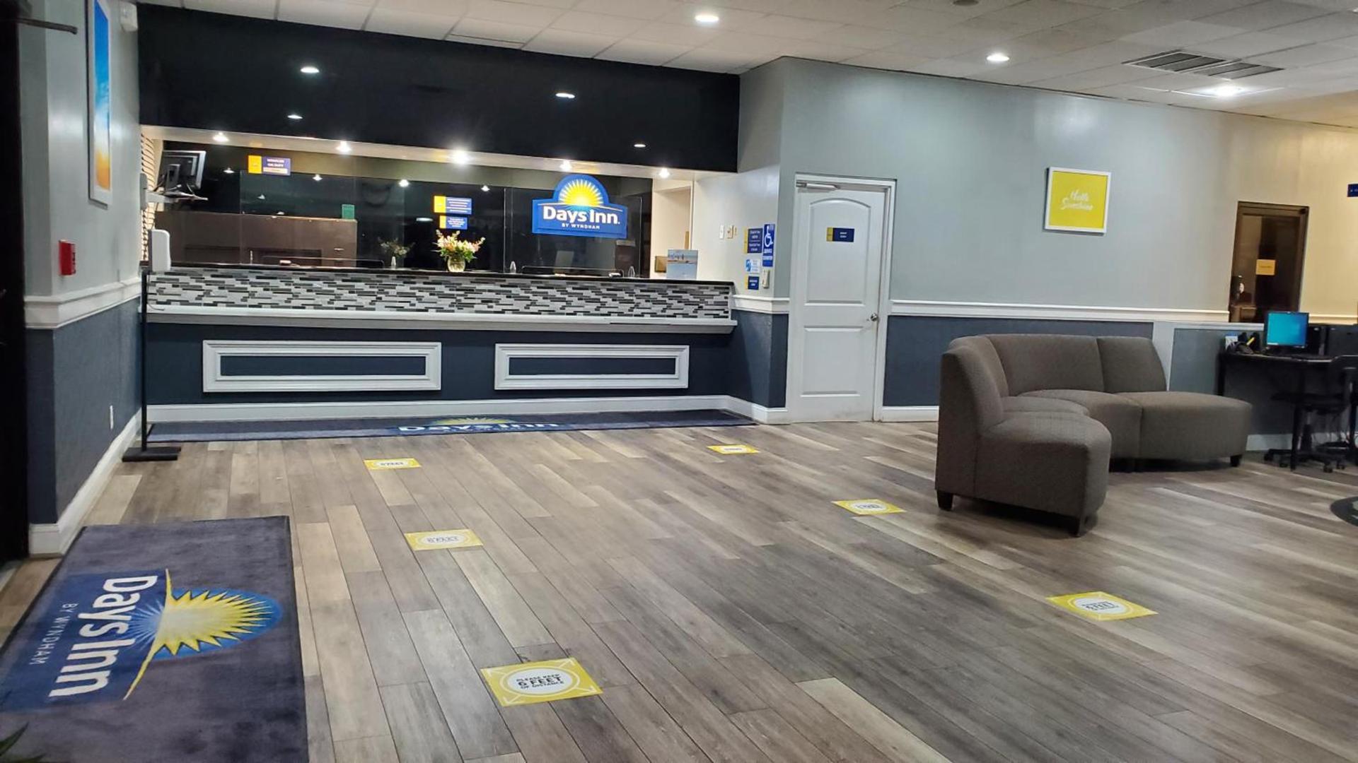 Days Inn by Wyndham Stuart photo 55
