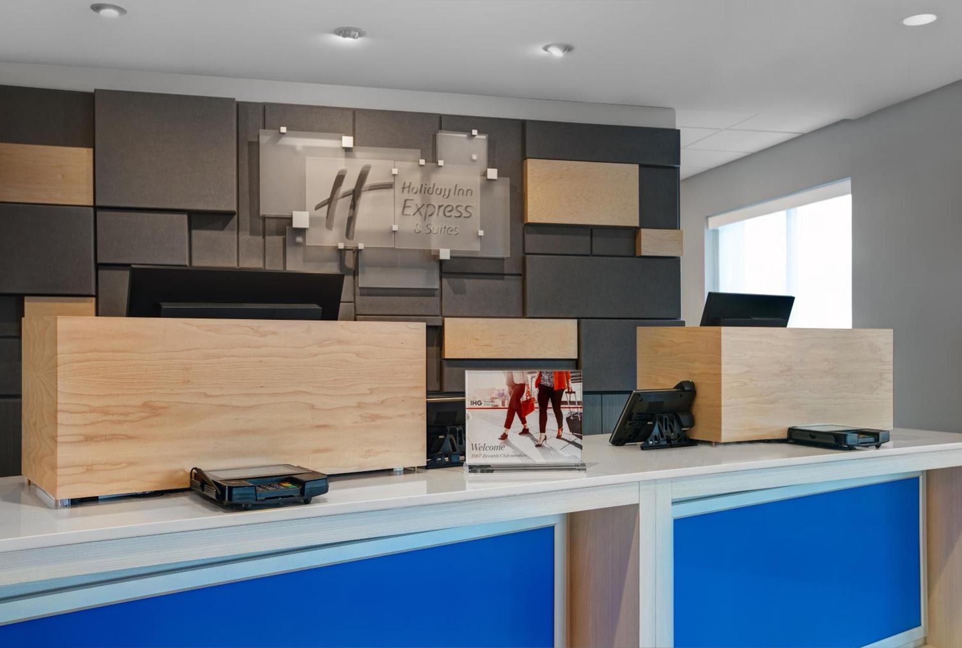 Holiday Inn Express & Suites - Milwaukee - Brookfield by IHG photo 11