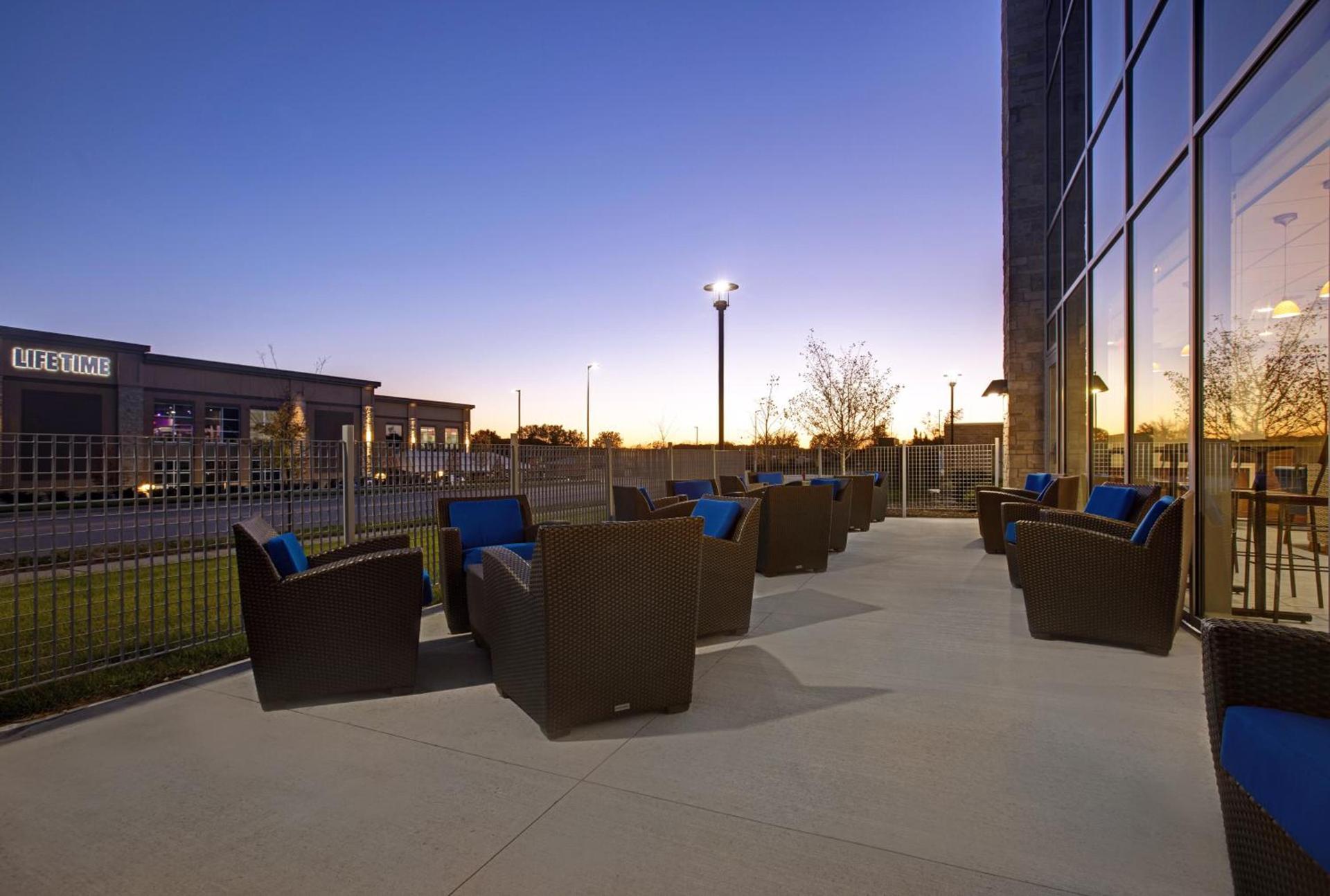 Holiday Inn Express & Suites - Milwaukee - Brookfield by IHG photo 18
