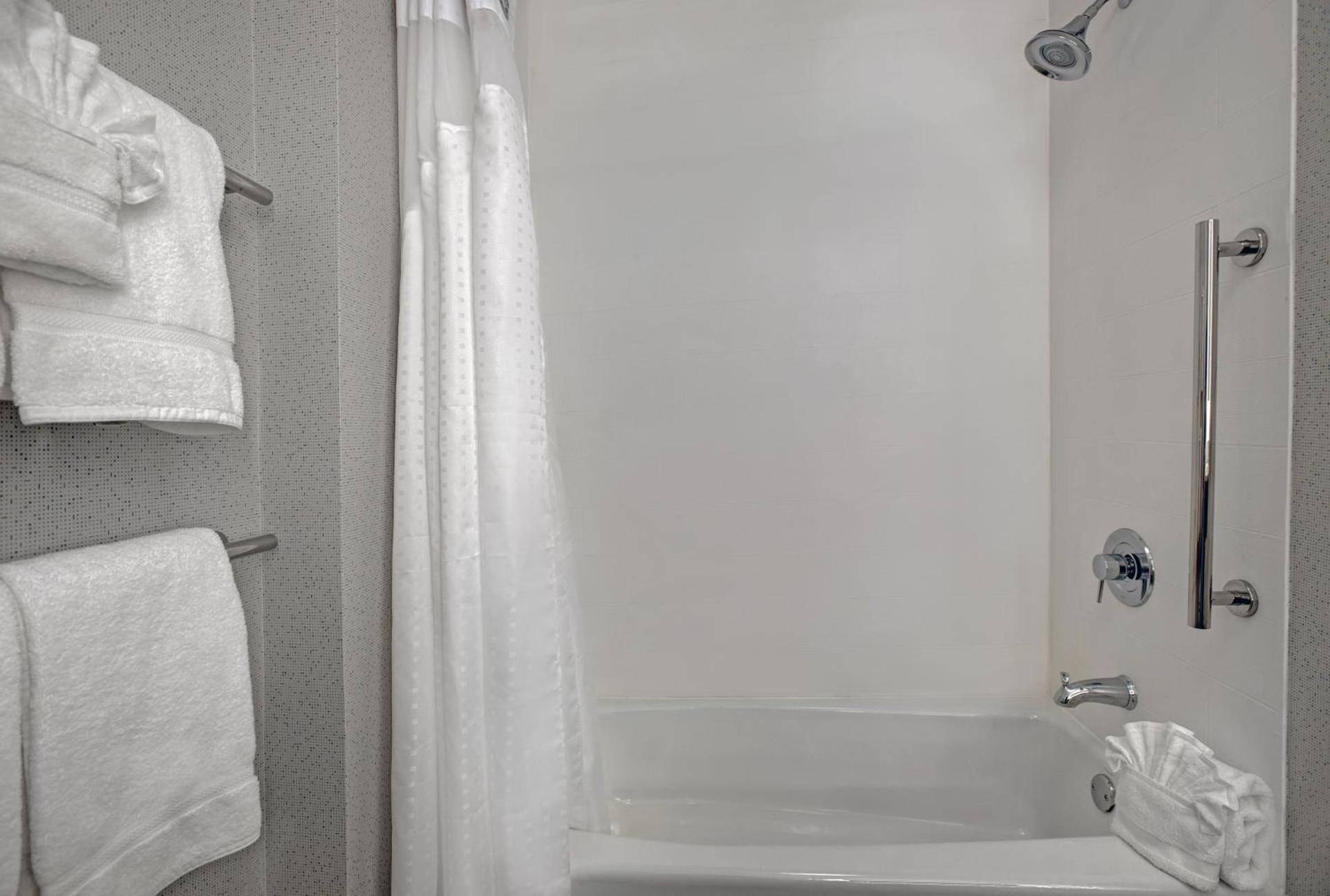 Holiday Inn Express & Suites - Milwaukee - Brookfield by IHG photo 33
