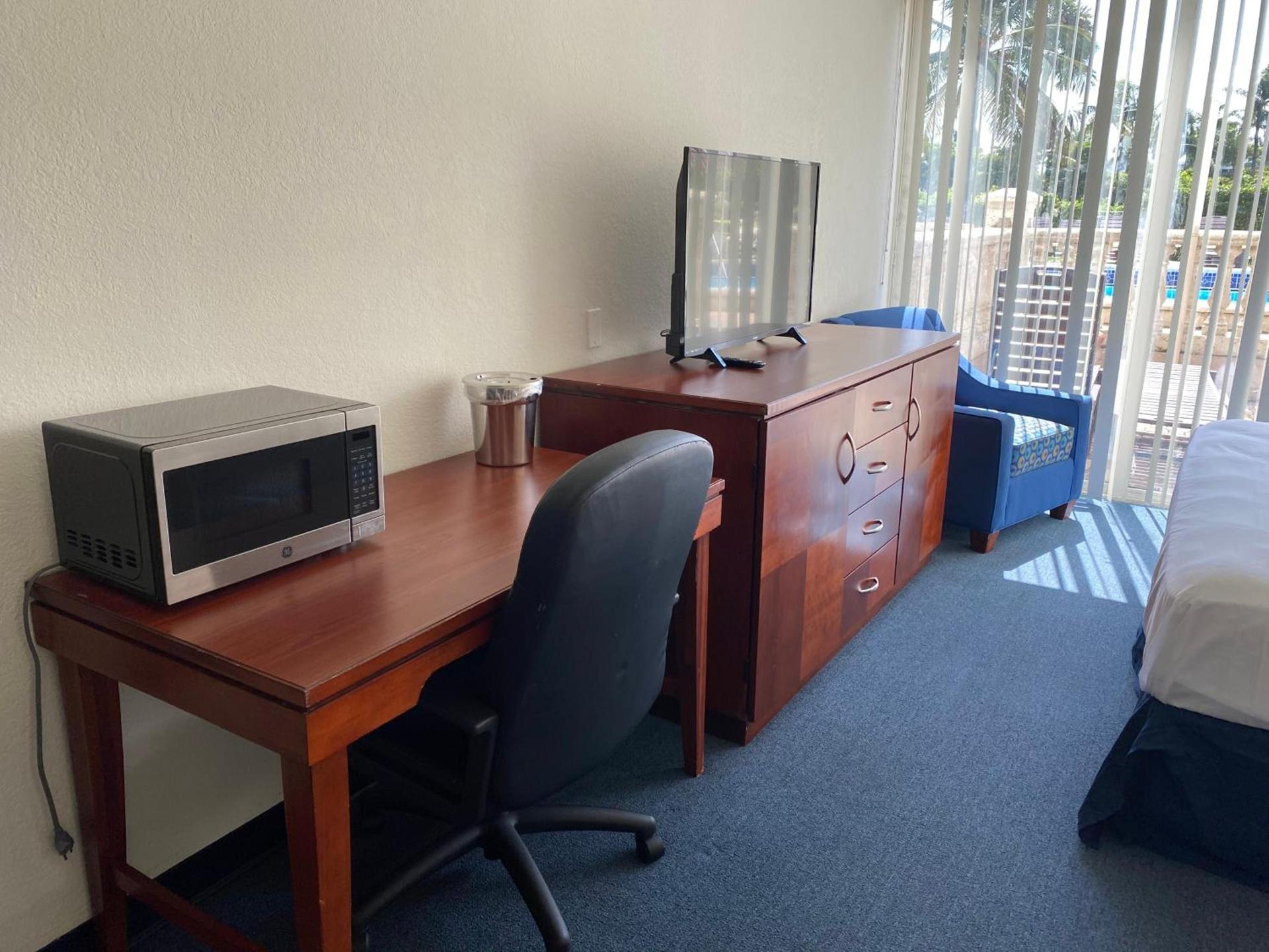 Miami Gardens Inn & Suites photo 9