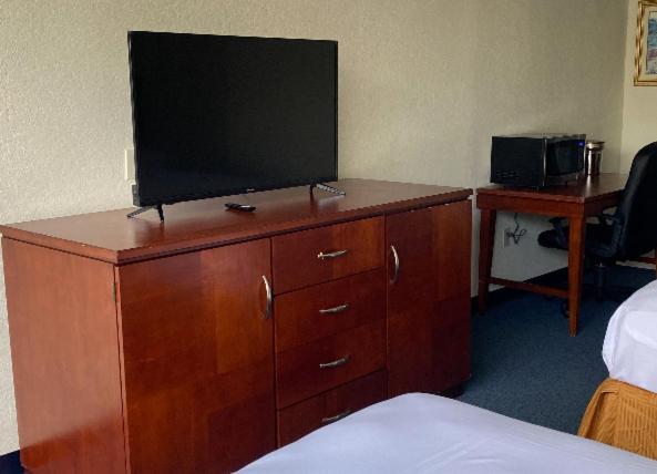 Miami Gardens Inn & Suites photo 3