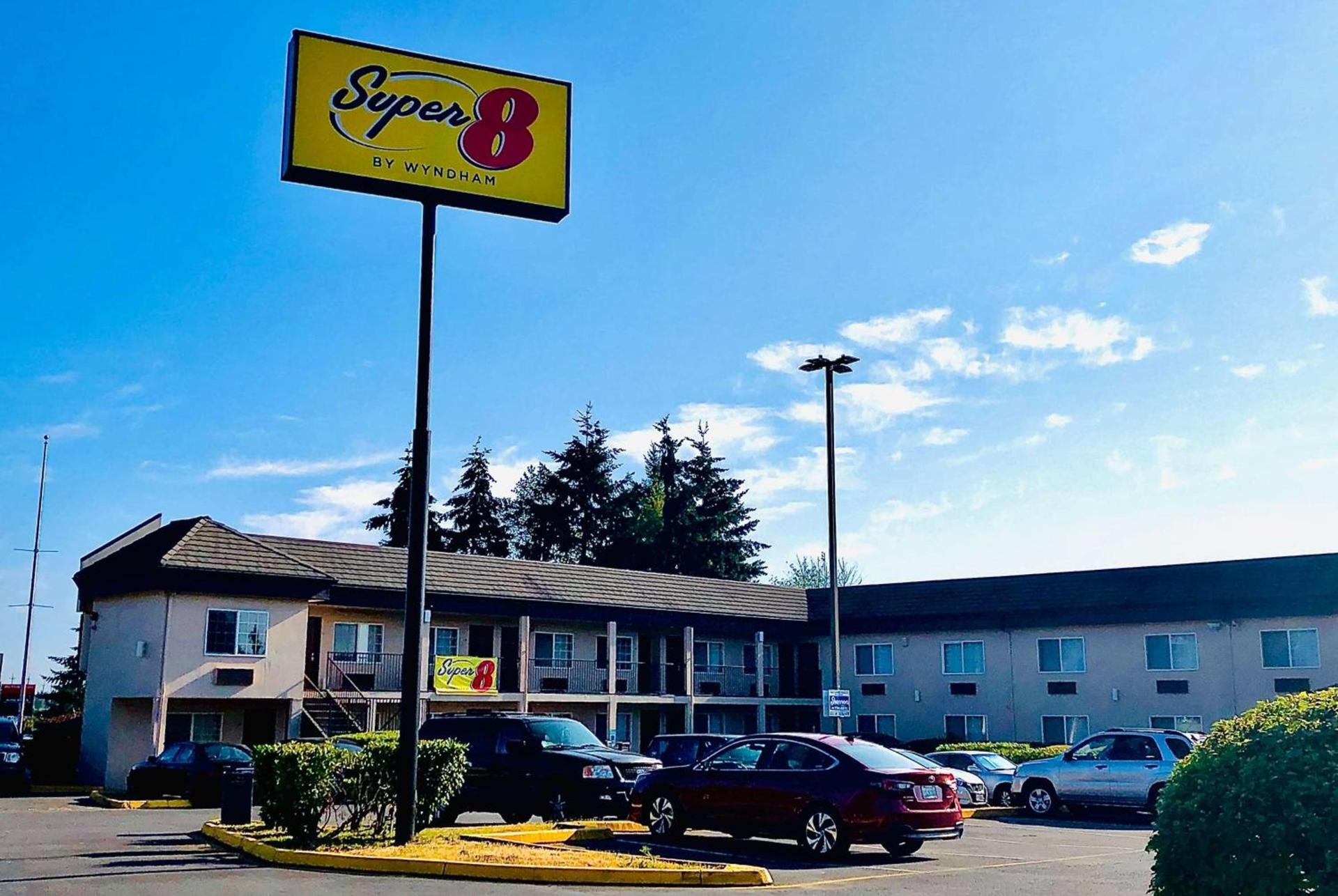 Super 8 by Wyndham Lynnwood photo 31
