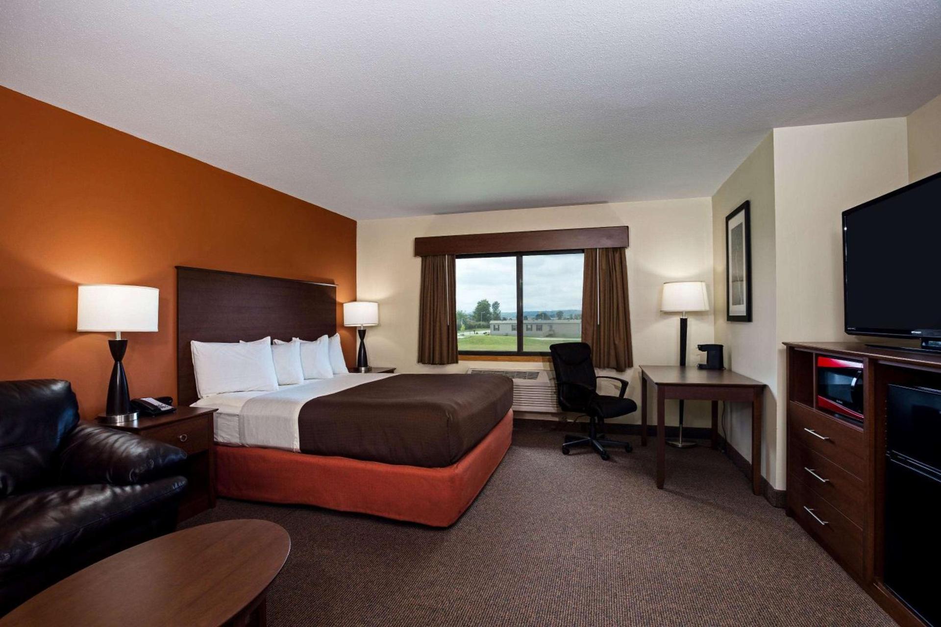 AmericInn by Wyndham Tomah photo 8