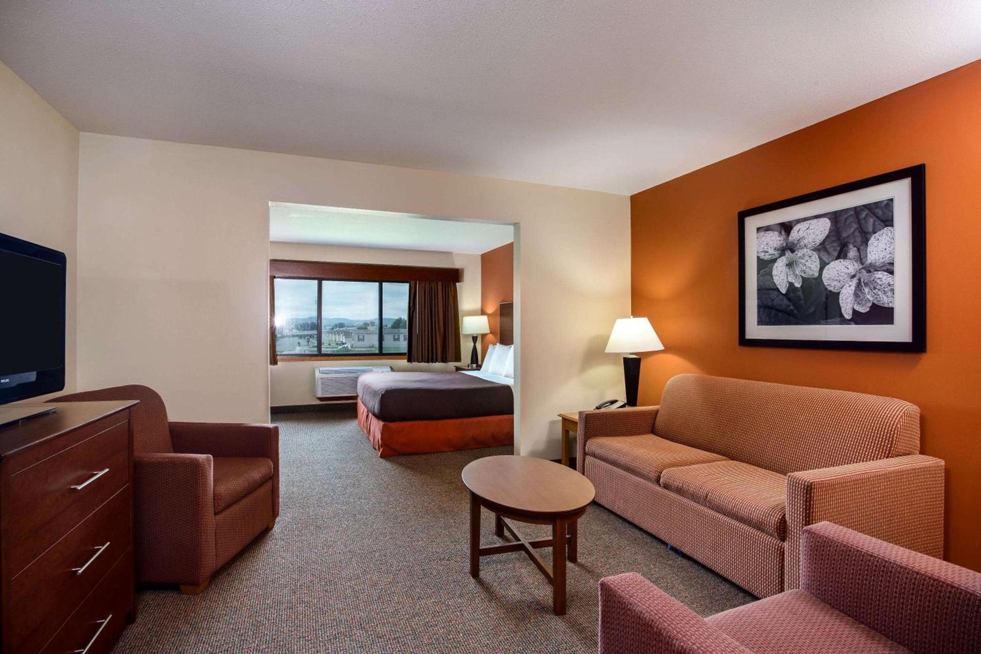 AmericInn by Wyndham Tomah photo 15