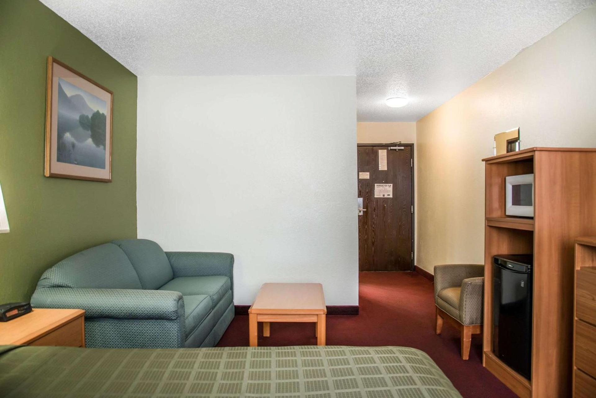 Hudson Inn & Suites photo 6