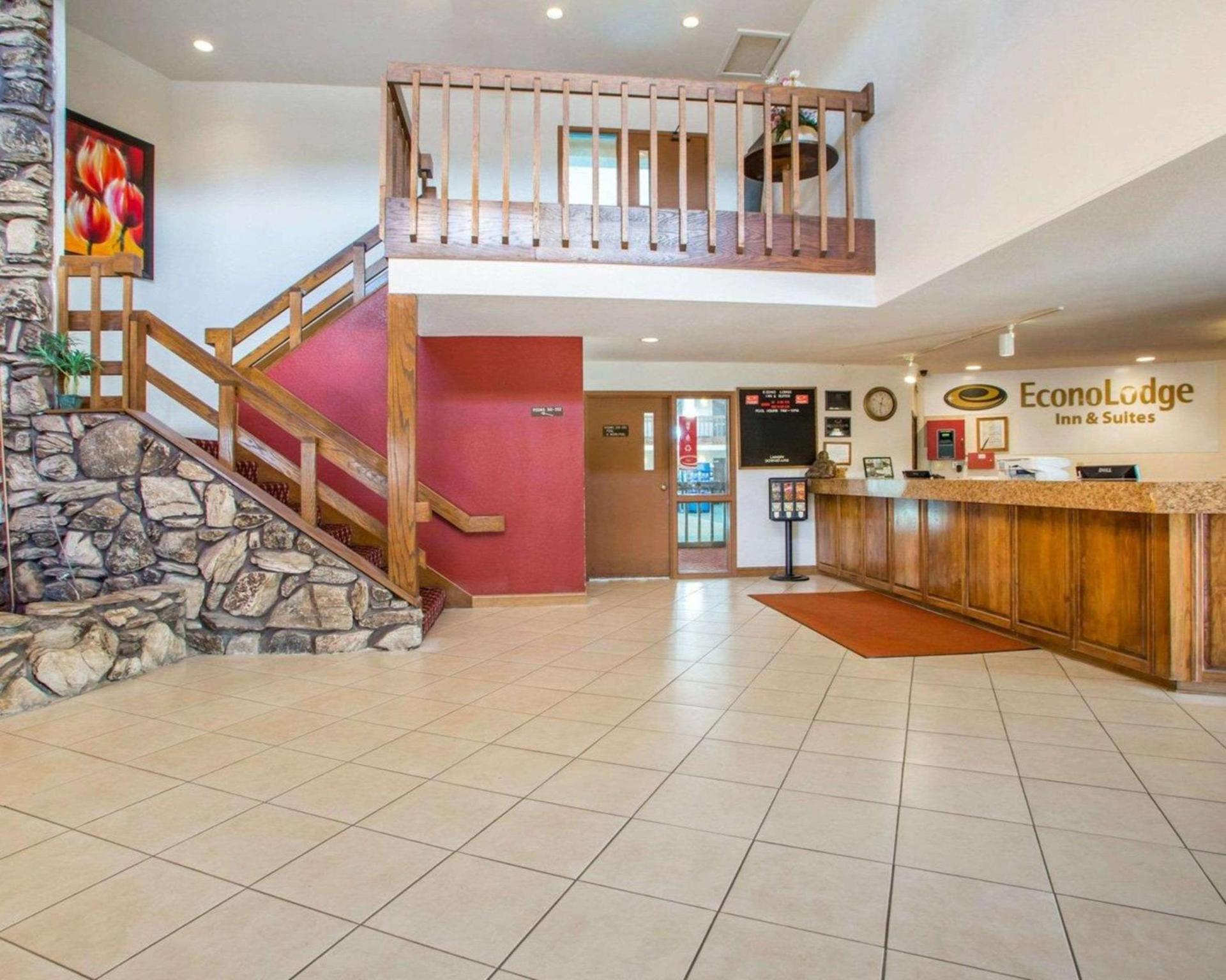 Ramada by Wyndham Stevens Point photo 2