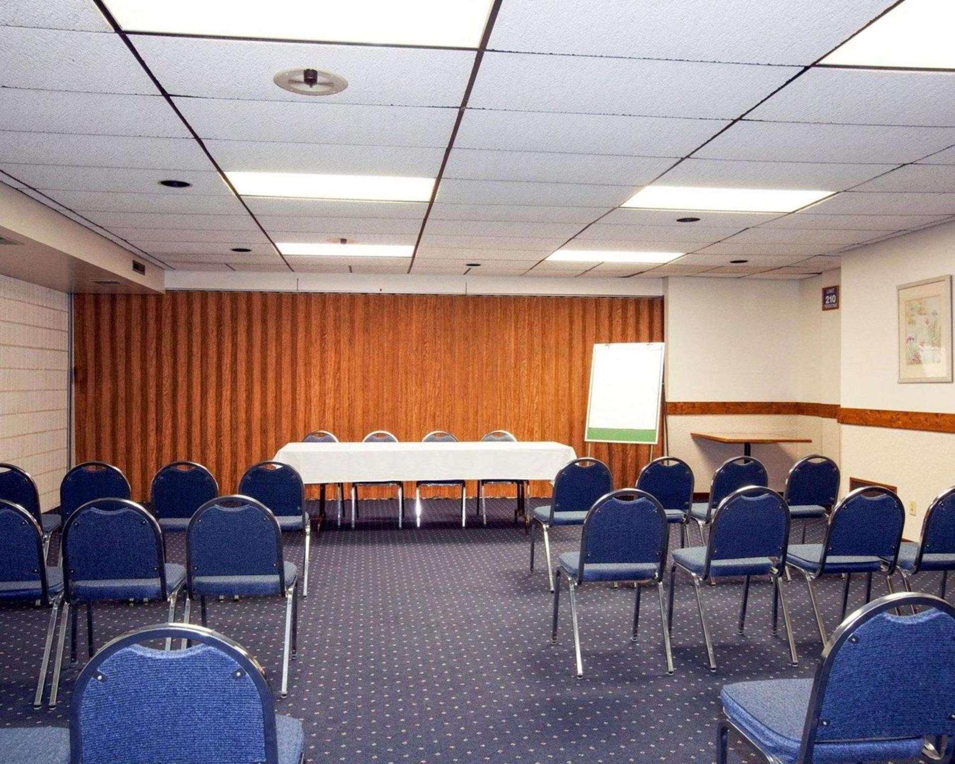 Ramada by Wyndham Stevens Point photo 17