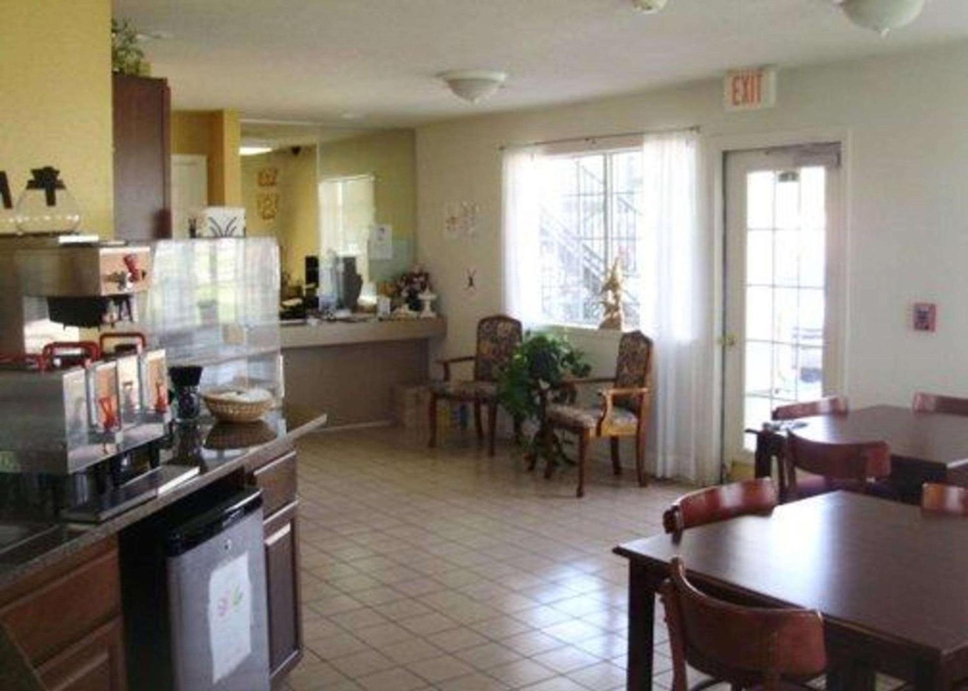 Rodeway Inn photo 7