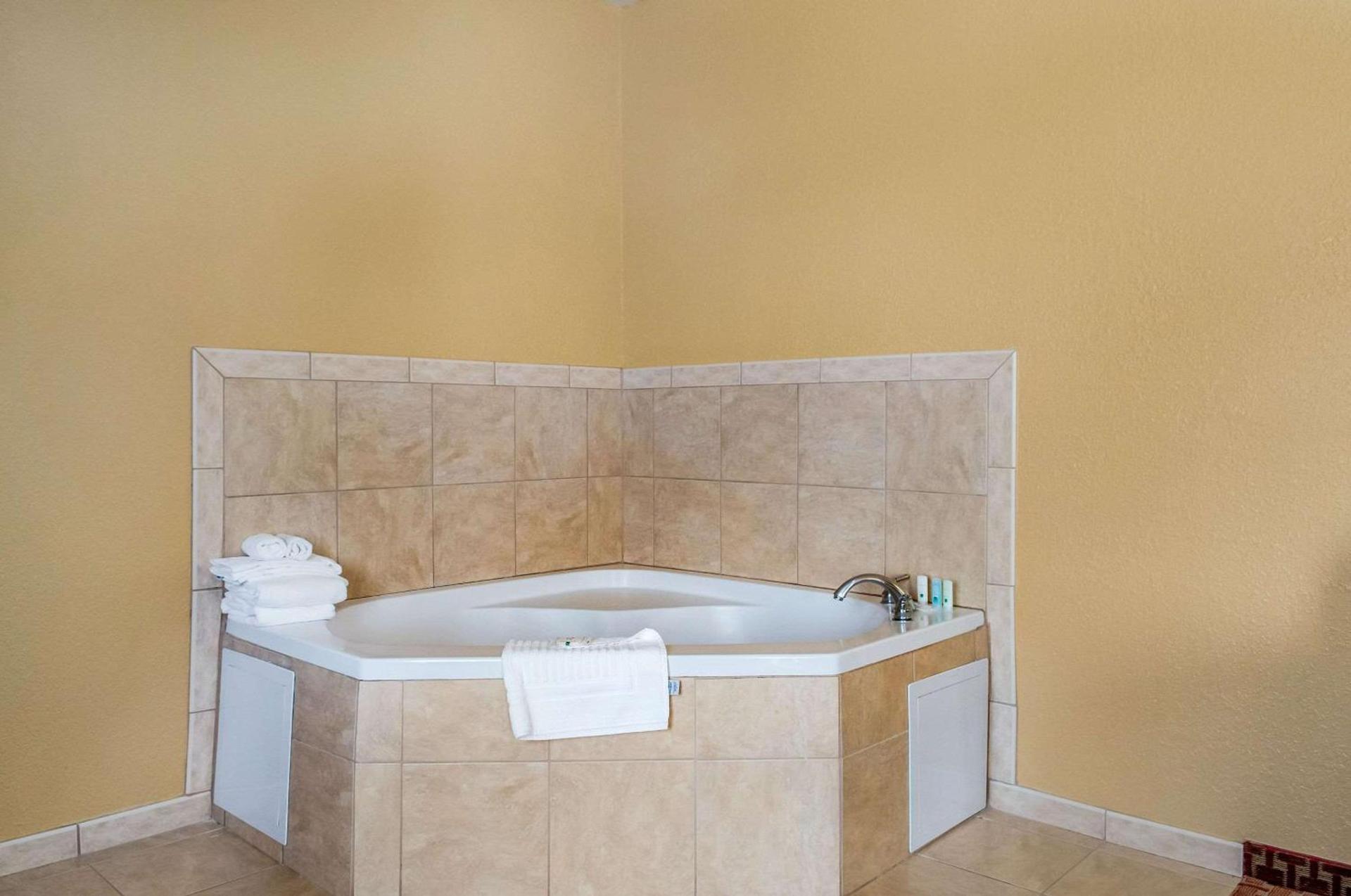 Quality Inn & Suites Slidell photo 24