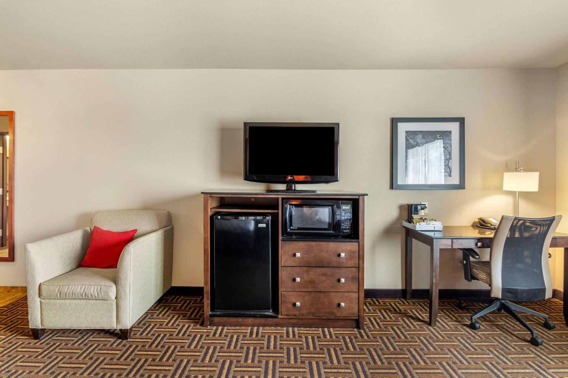 Legend Hotel Minot photo 9