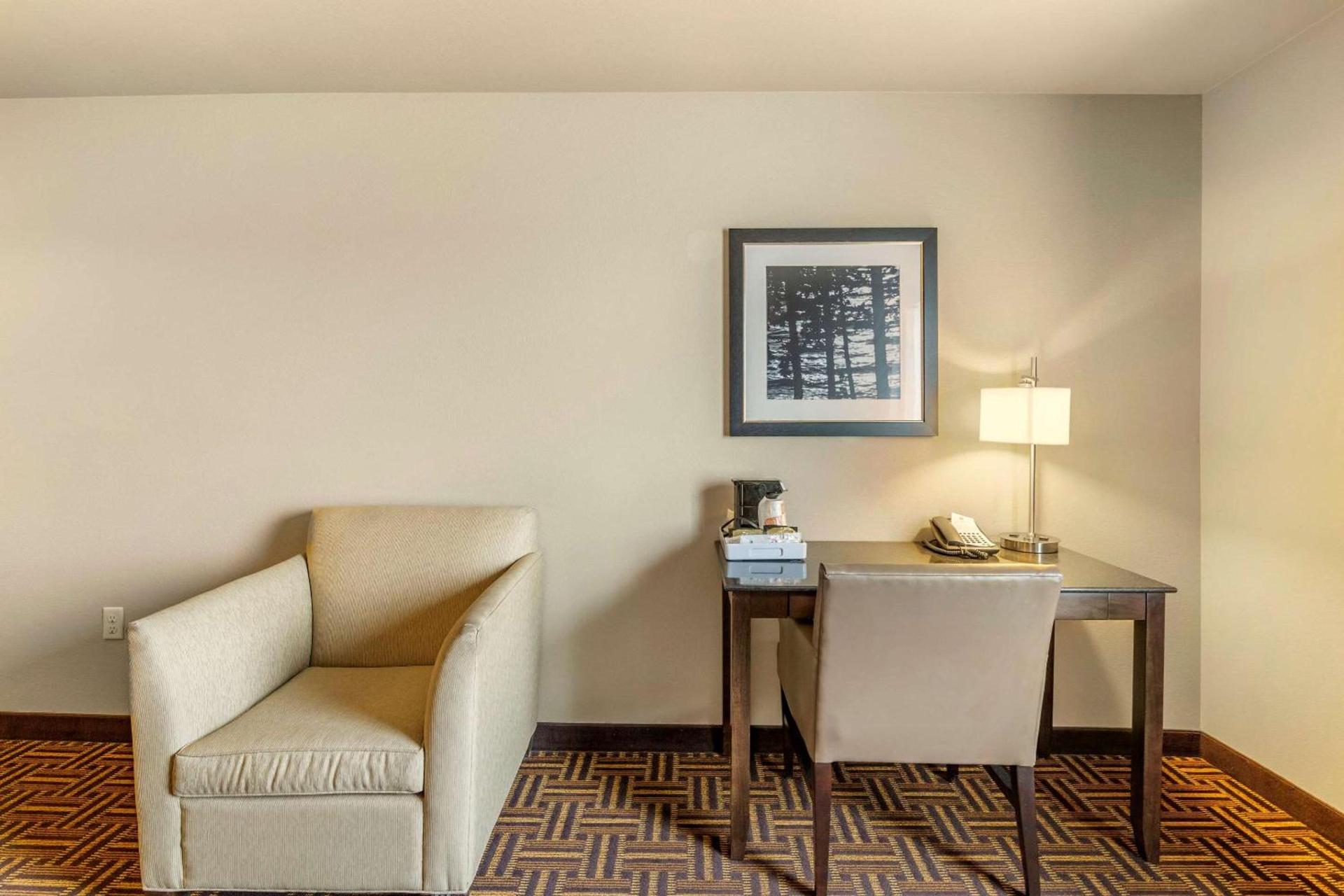 Legend Hotel Minot photo 12
