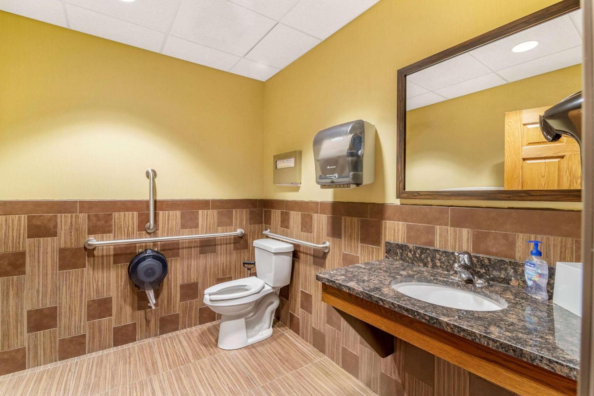 Legend Hotel Minot photo 22