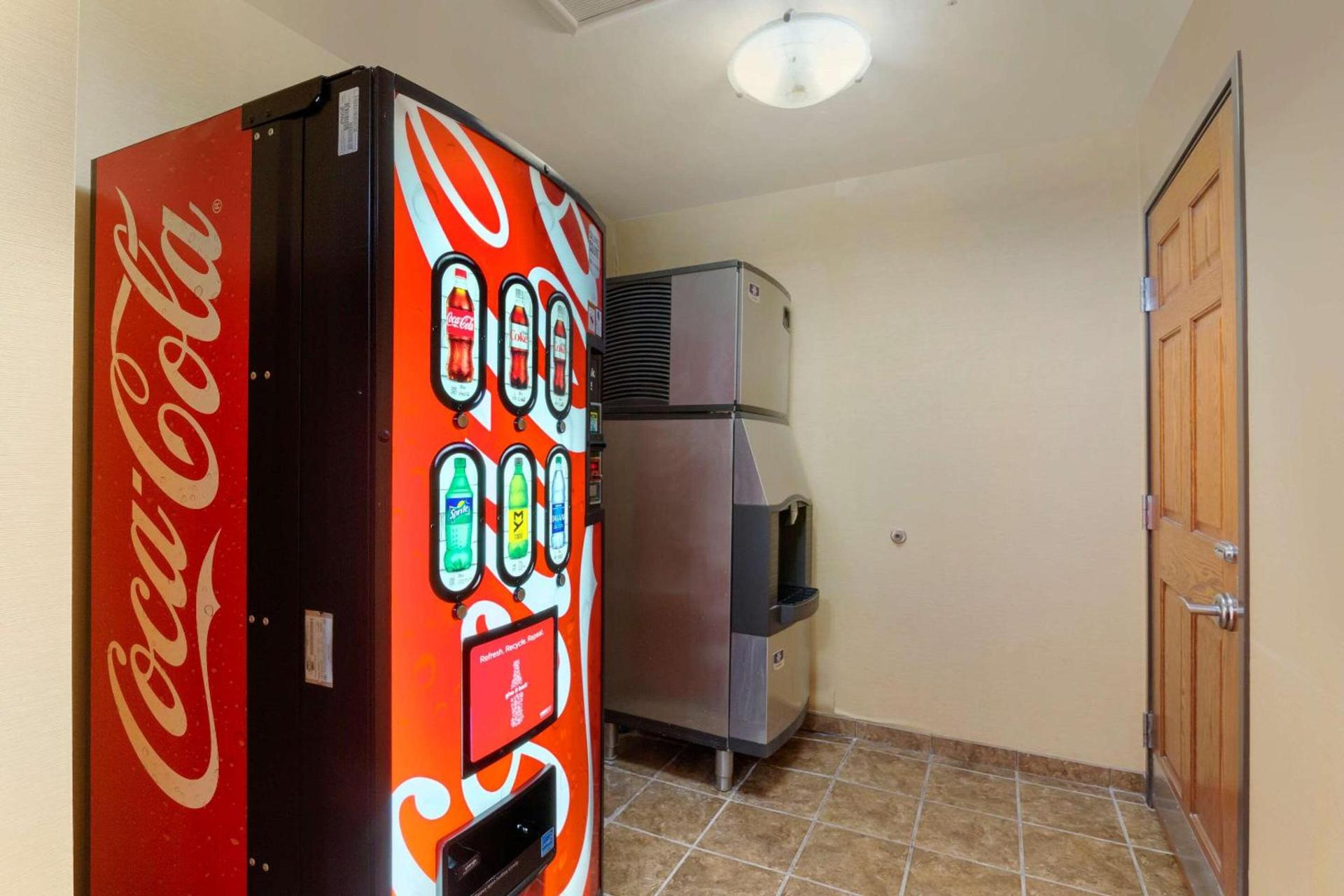 Legend Hotel Minot photo 26