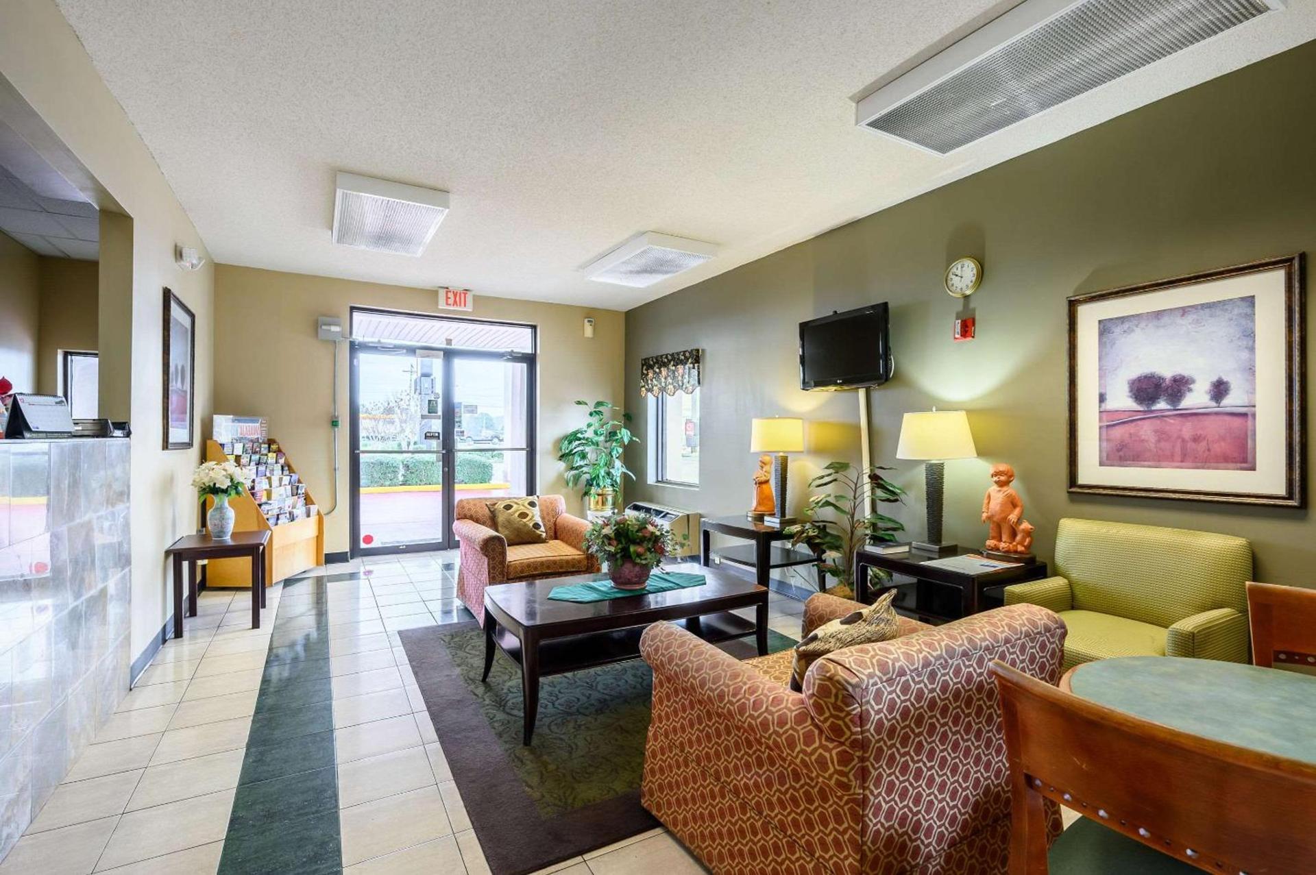Econo Lodge Athens I-65 photo 2