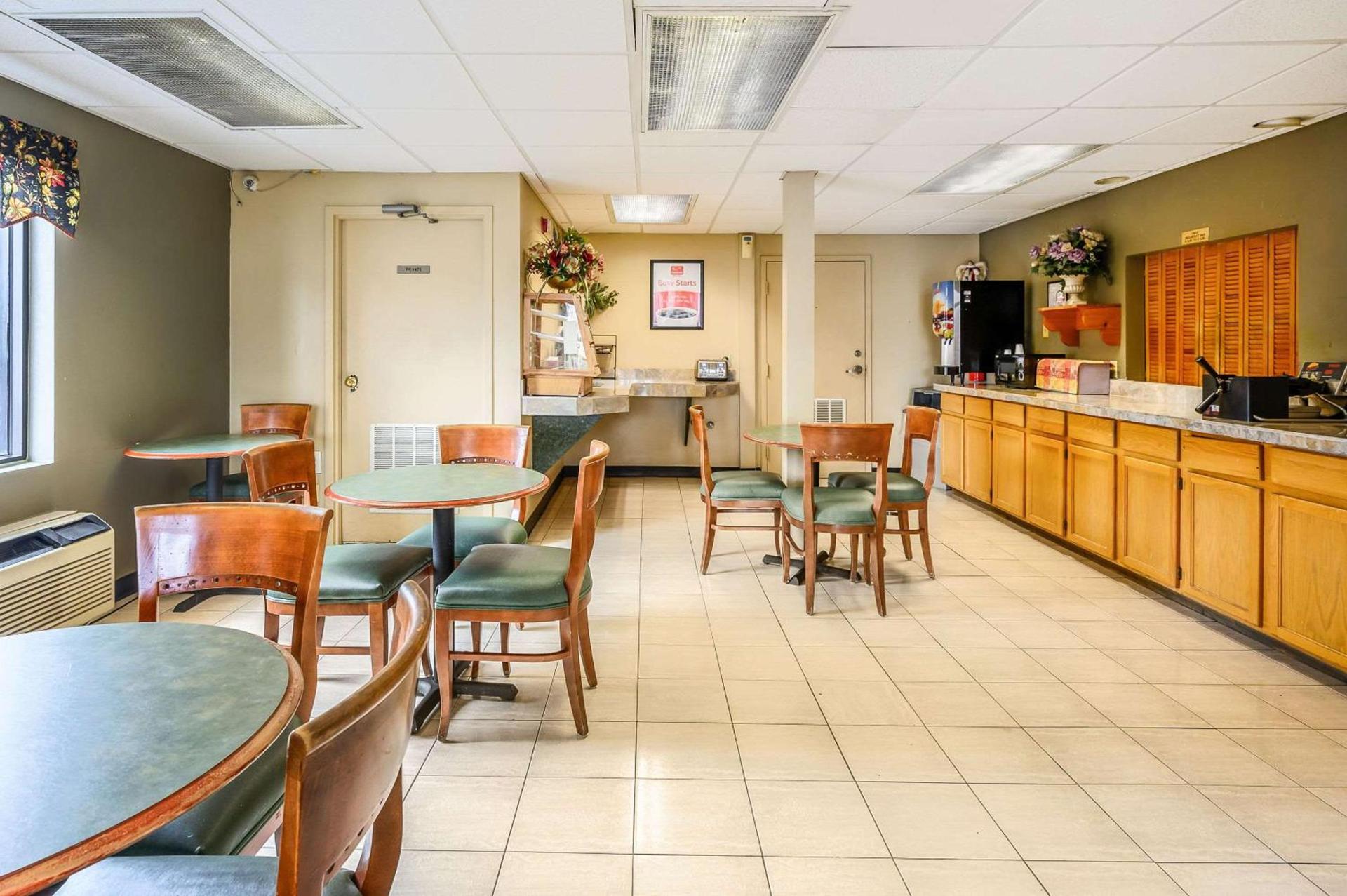 Econo Lodge Athens I-65 photo 12