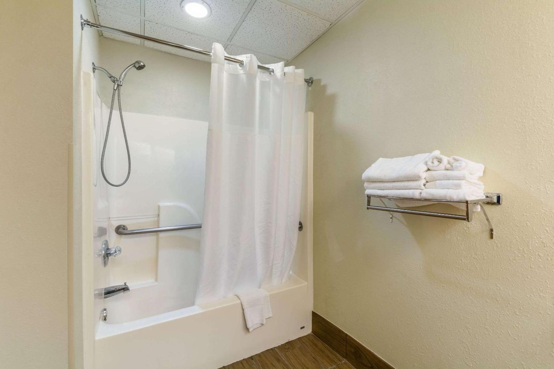 Quality Inn & Suites Southport photo 22