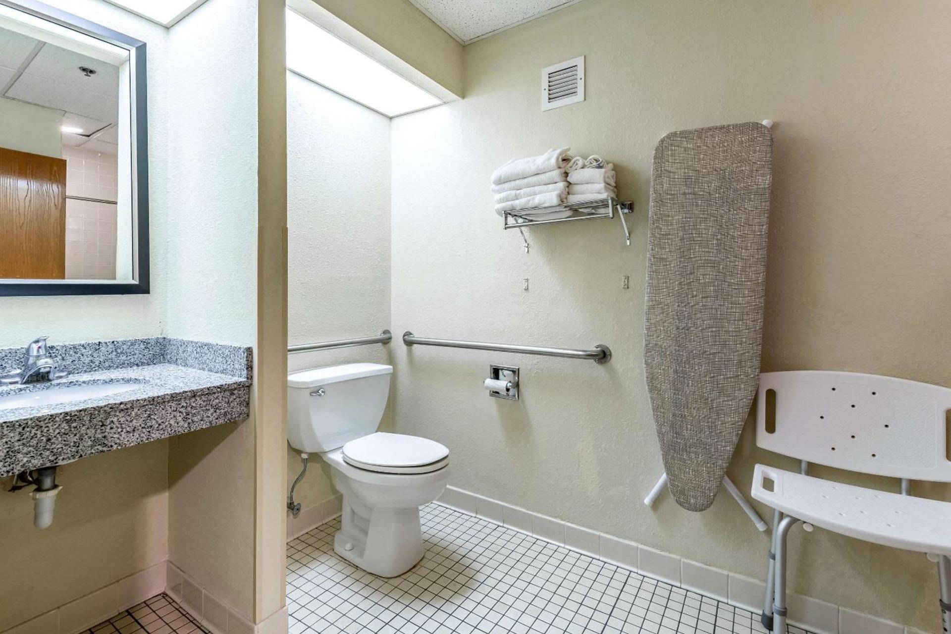 Quality Inn & Suites Southport photo 23