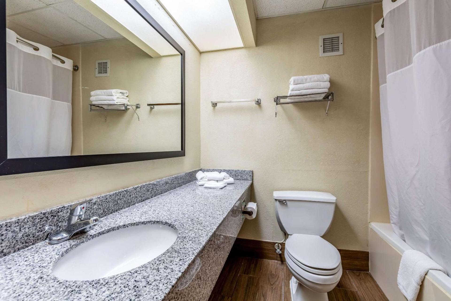 Quality Inn & Suites Southport photo 27
