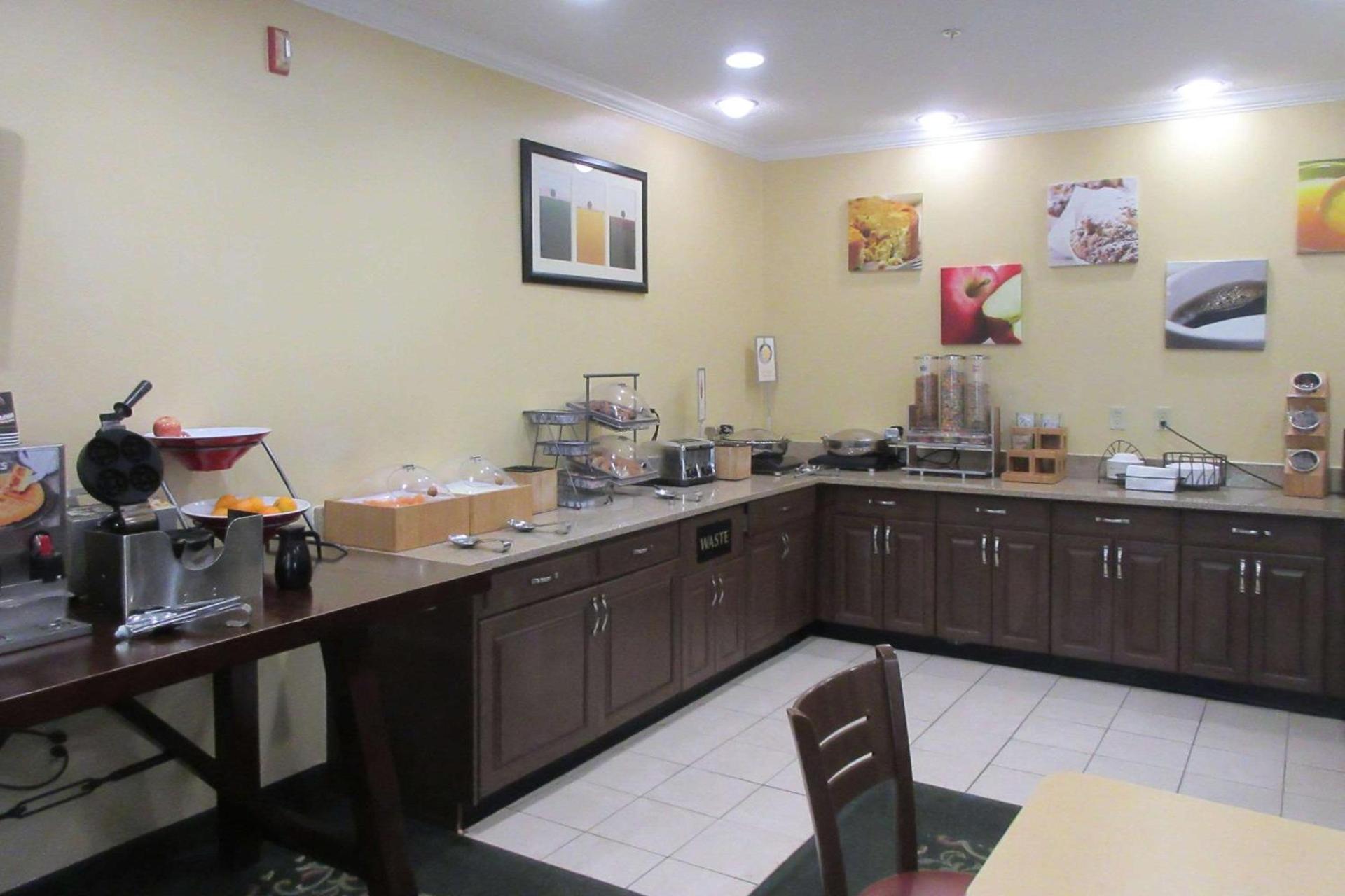 Clarion Pointe Fairborn near Wright Patterson AFB photo 15