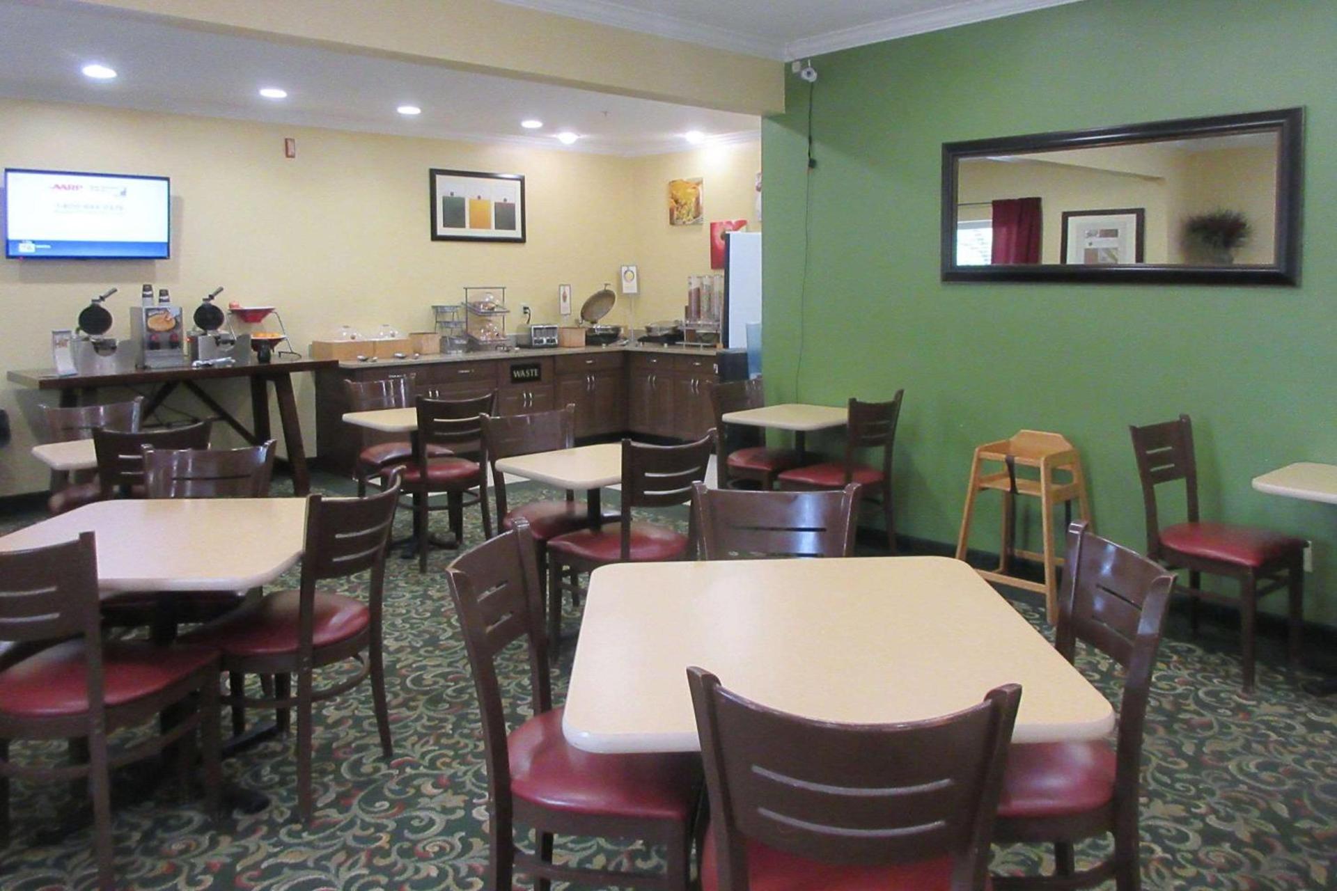 Clarion Pointe Fairborn near Wright Patterson AFB photo 16