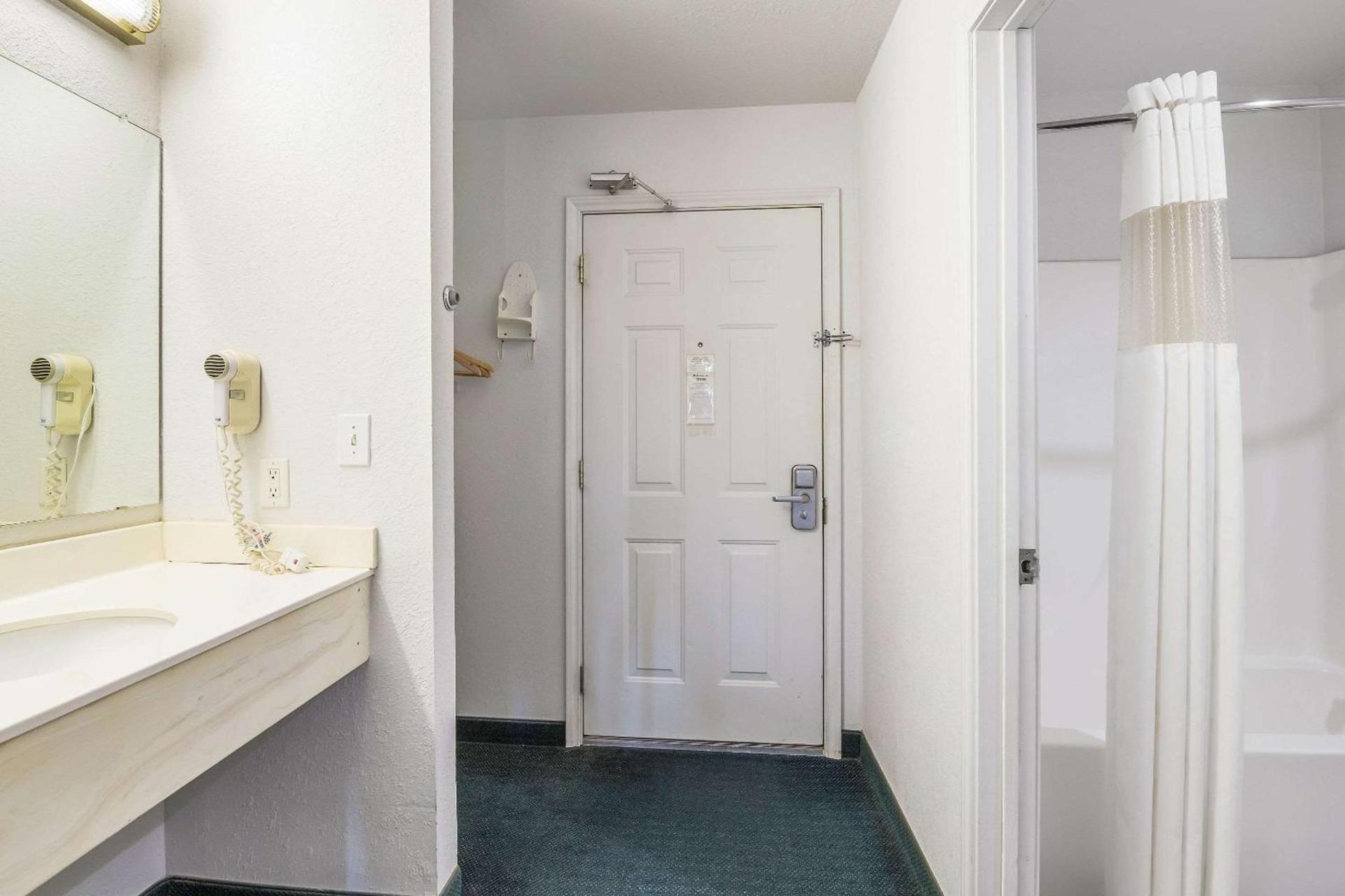 Rodeway Inn Decatur photo 10