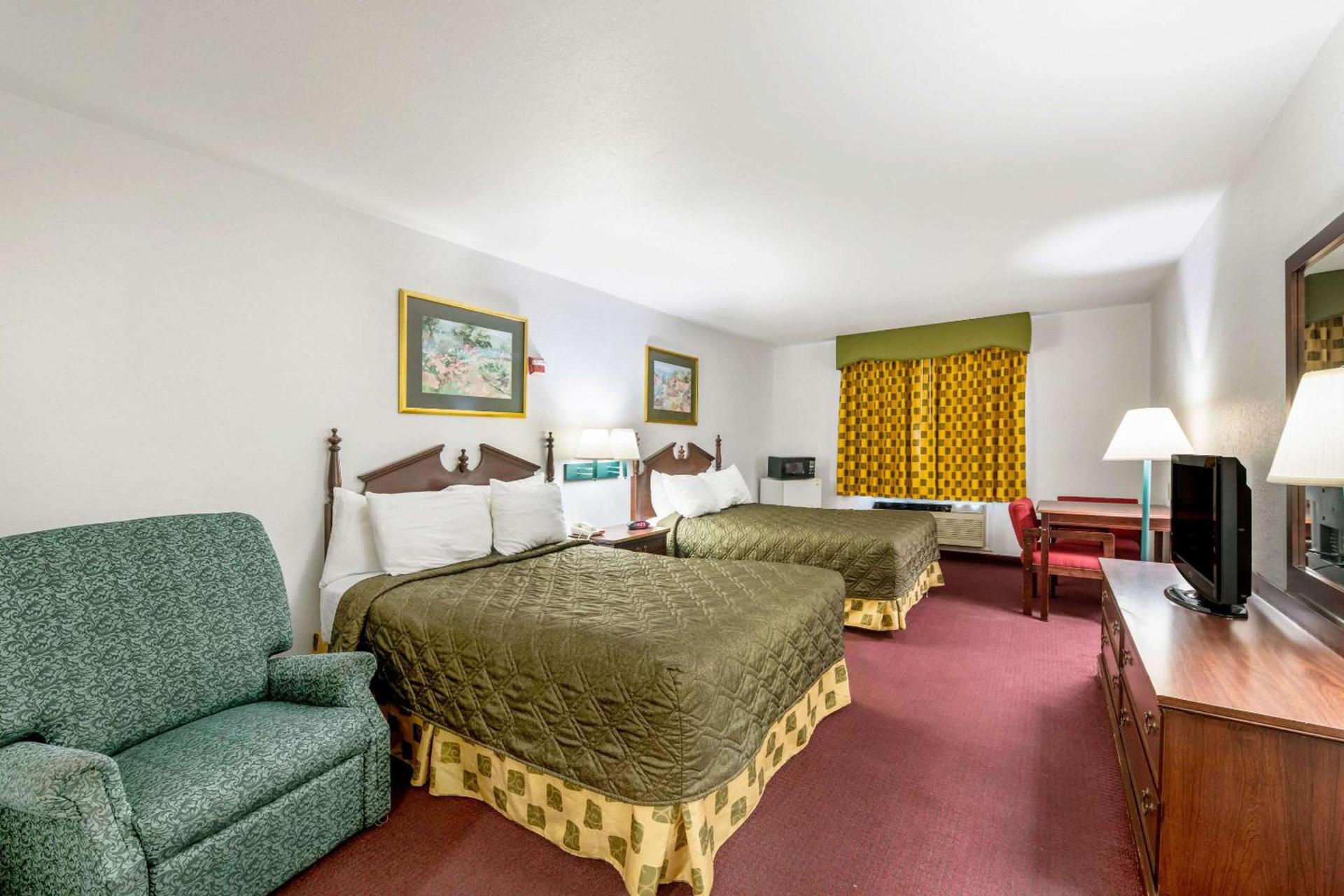 Rodeway Inn Decatur photo 11