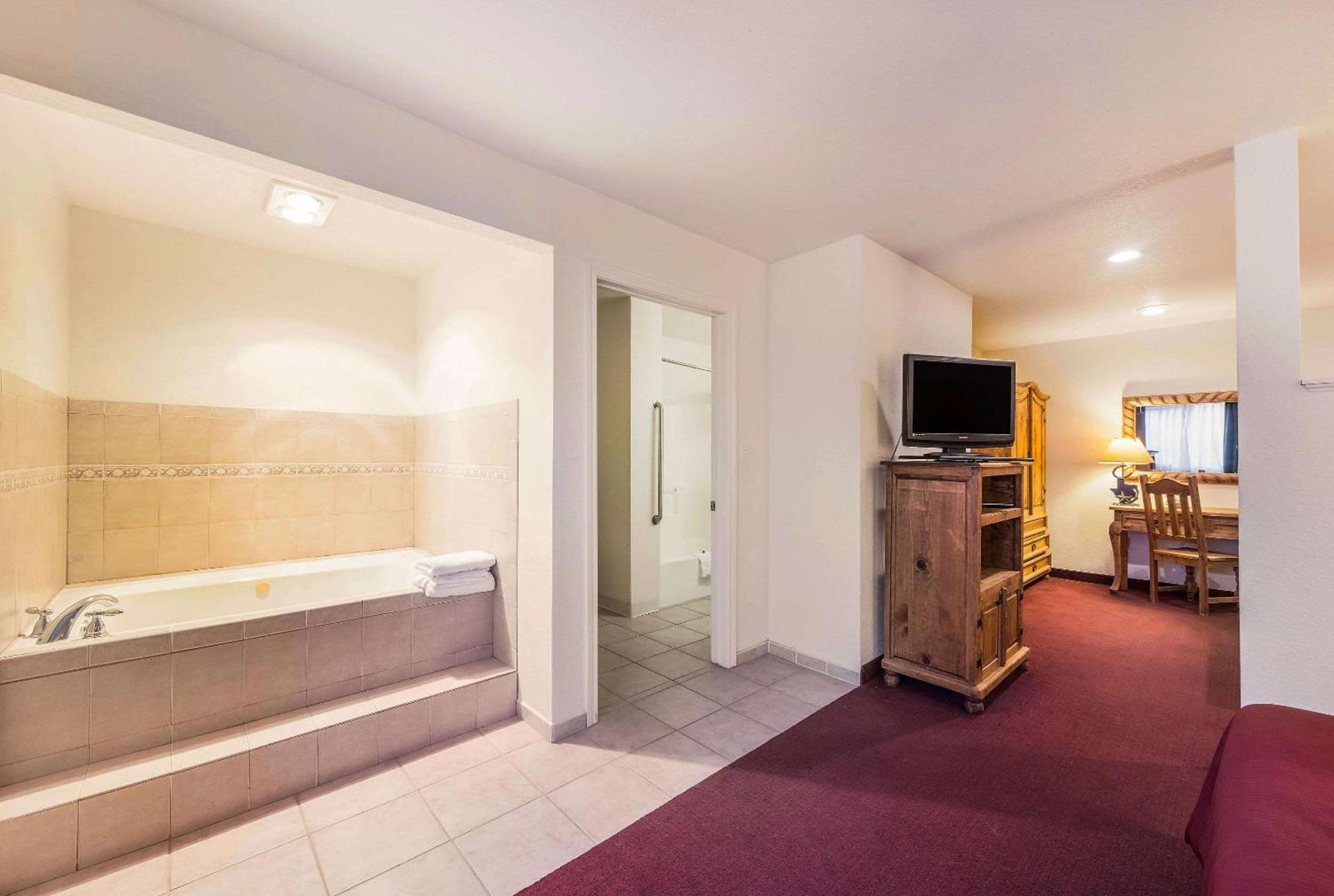 Rodeway Inn Decatur photo 25