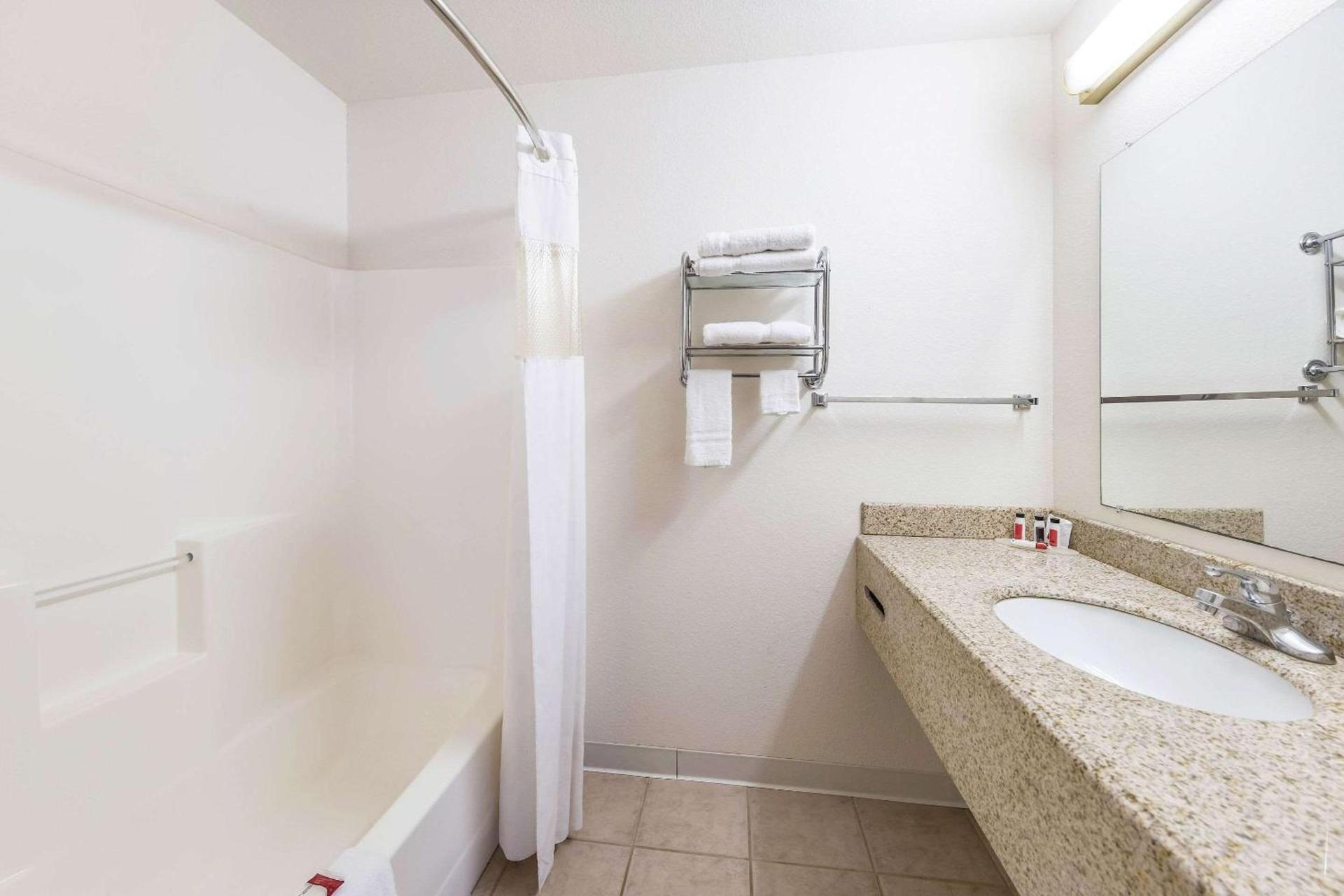 Rodeway Inn Decatur photo 26