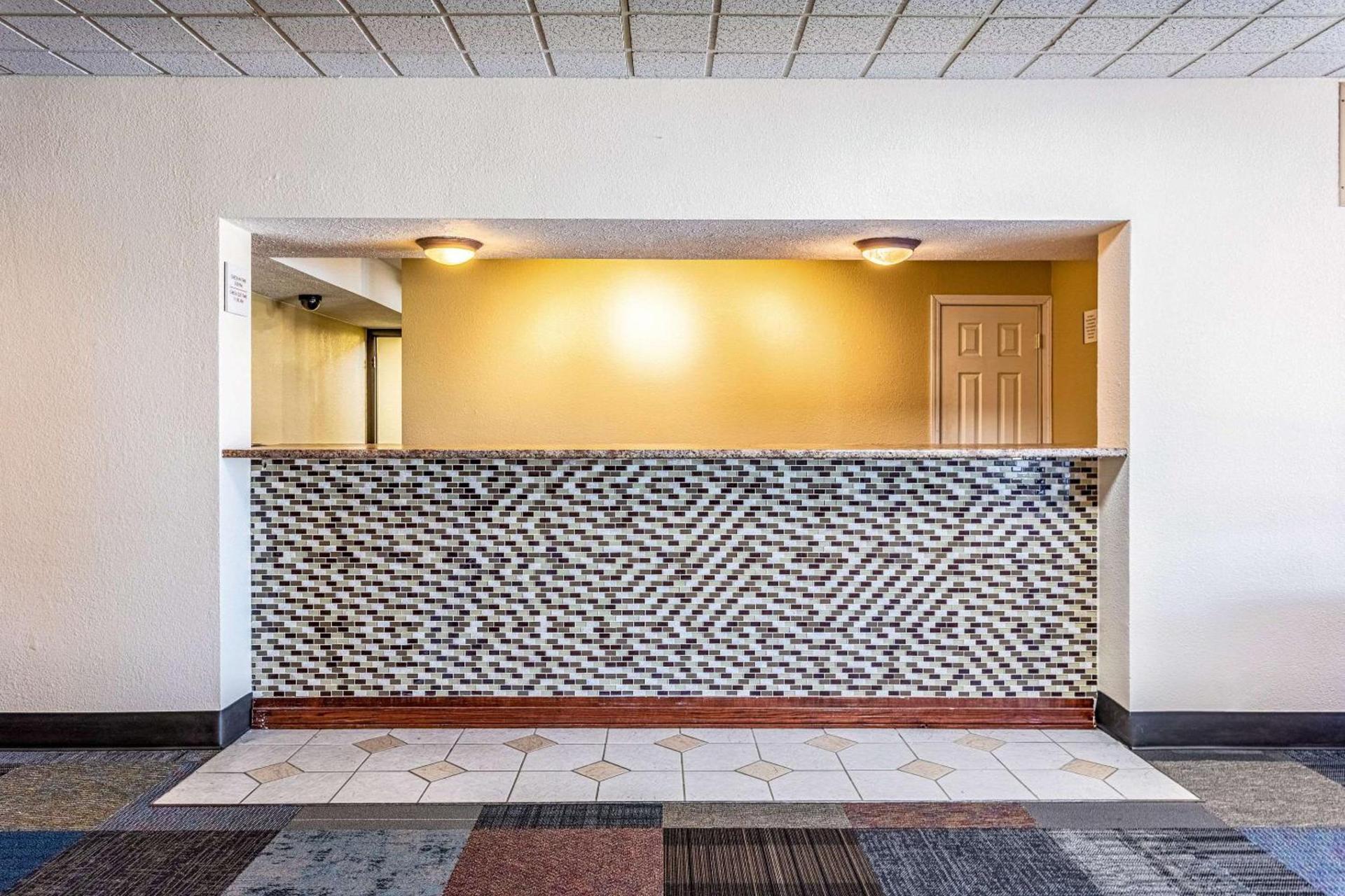 Econo Lodge photo 6