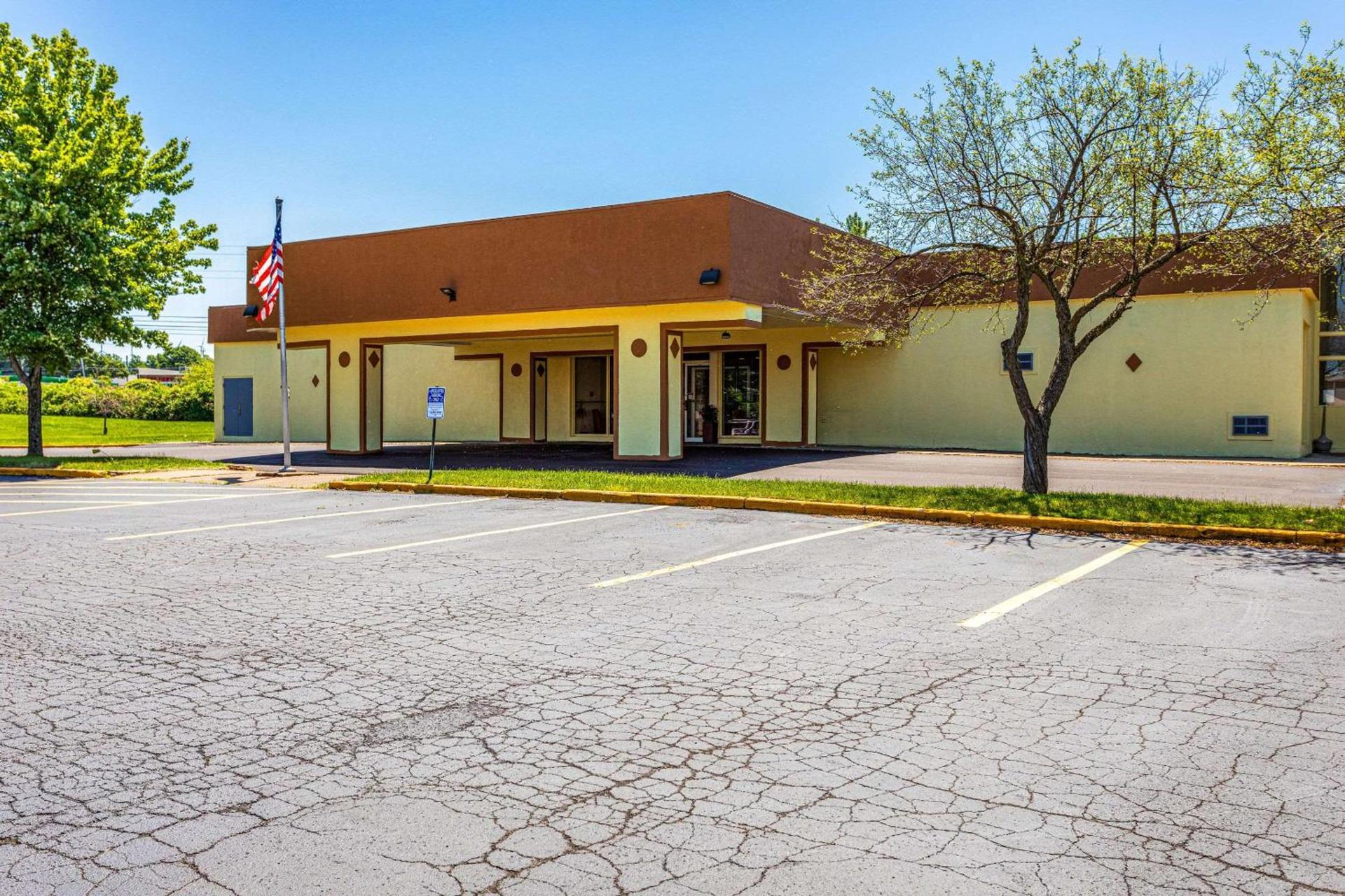 Econo Lodge photo 25