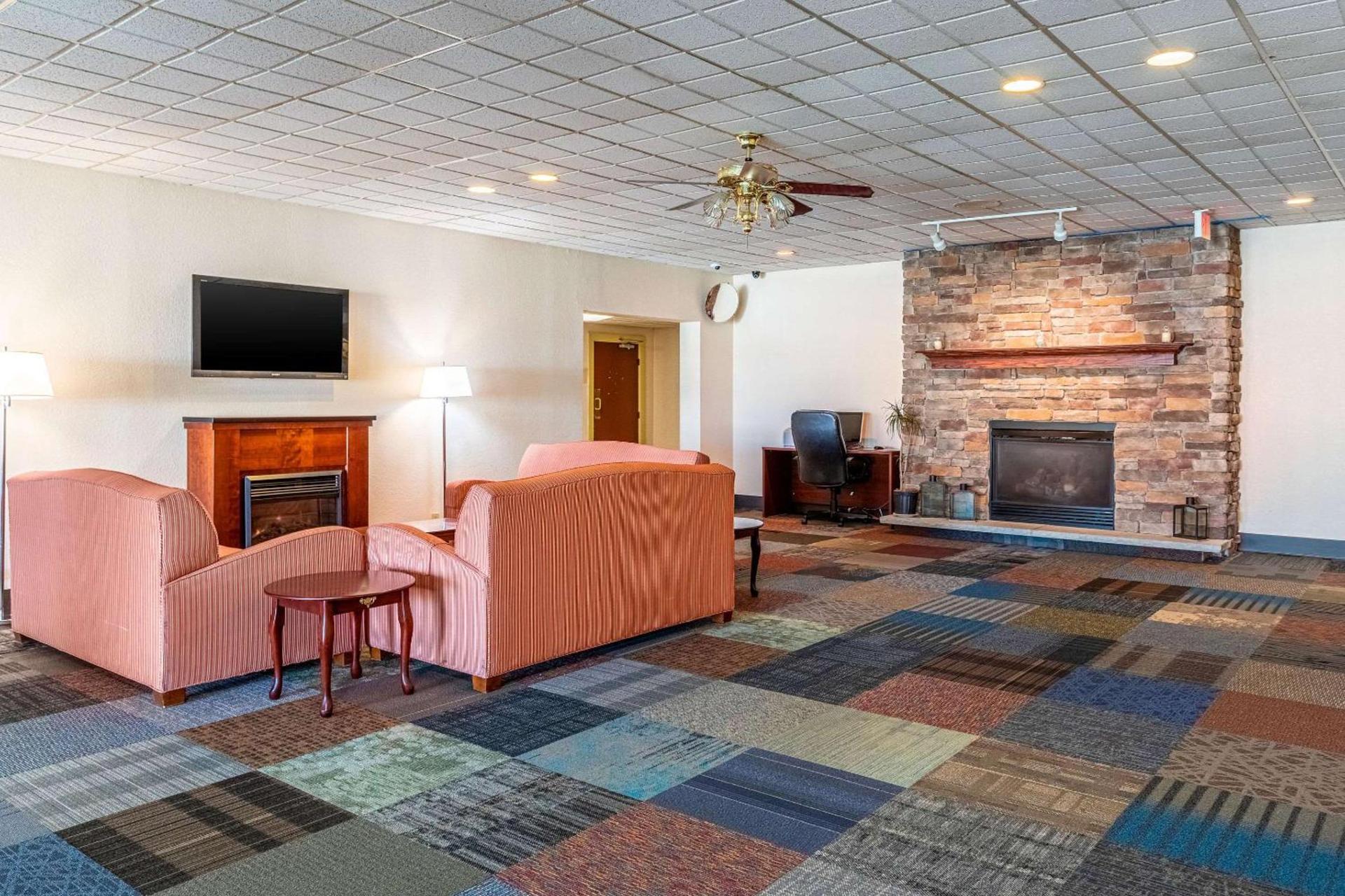 Econo Lodge photo 9