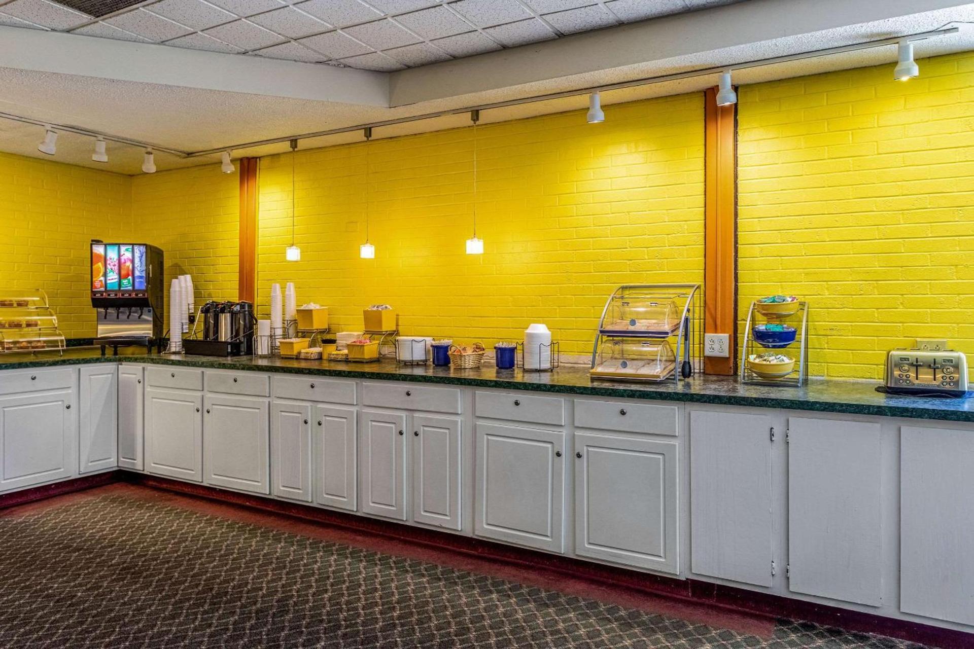 Econo Lodge photo 27