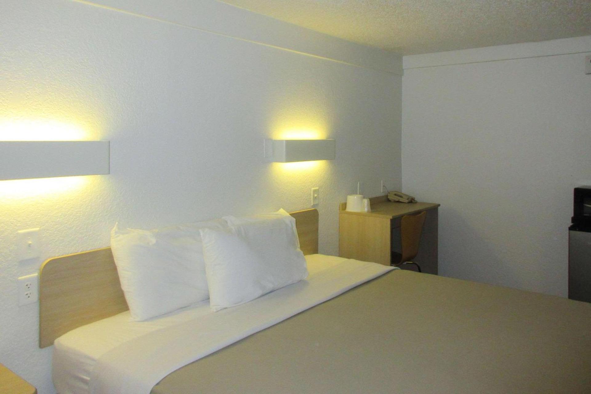 Rodeway Inn Washington PA photo 44