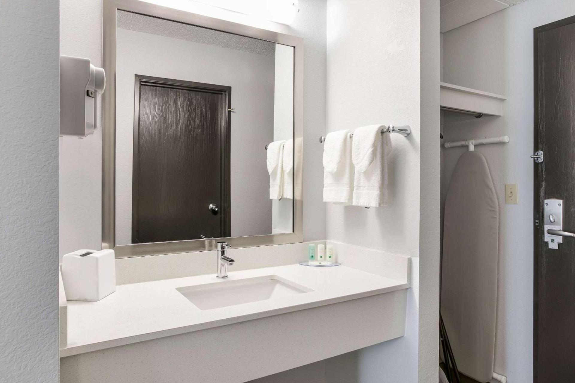 Quality Inn Marquette photo 25
