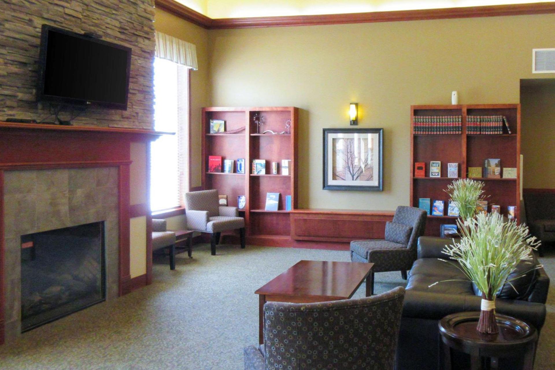 Clarion Hotel & Suites Williston photo 4