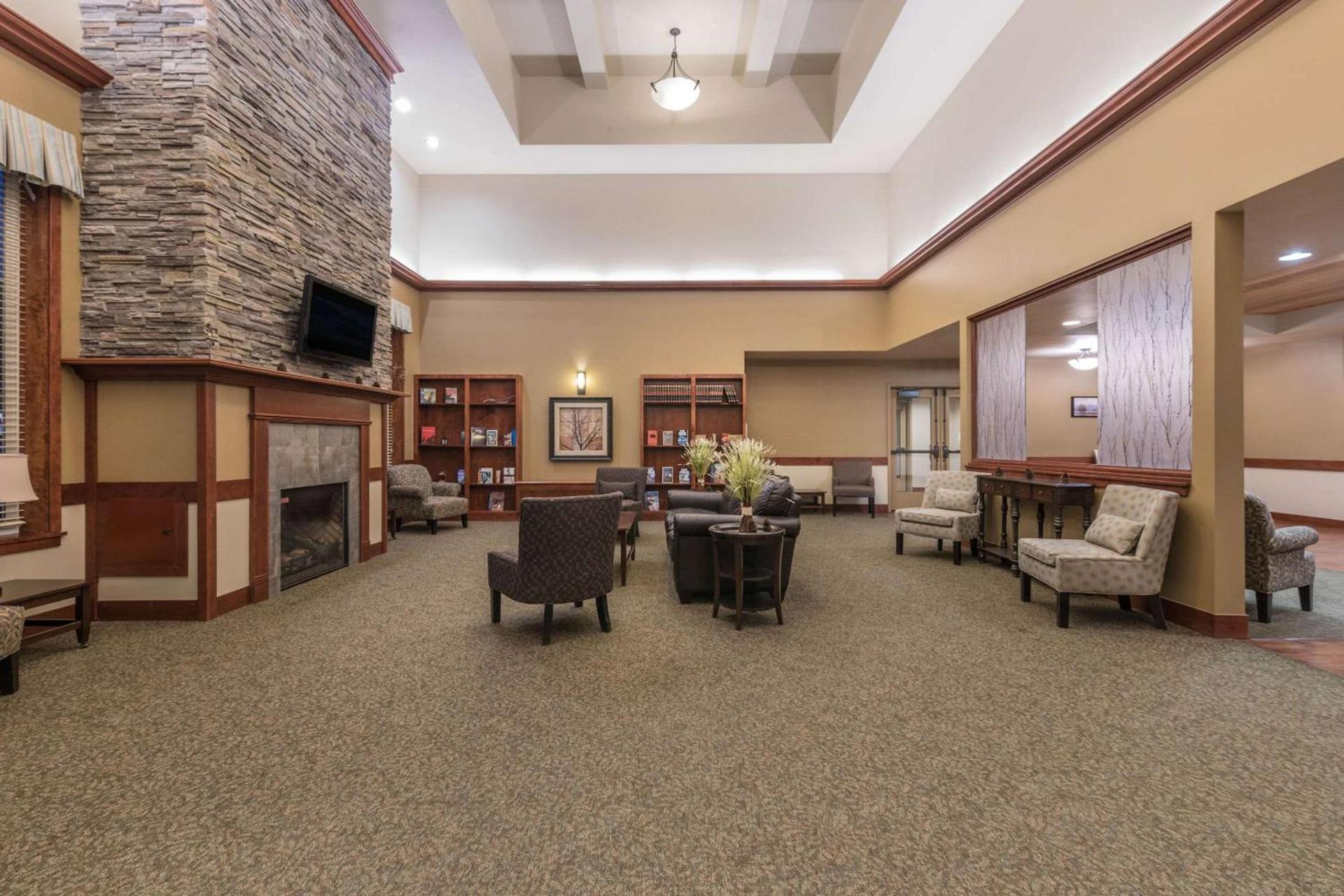Clarion Hotel & Suites Williston photo 13