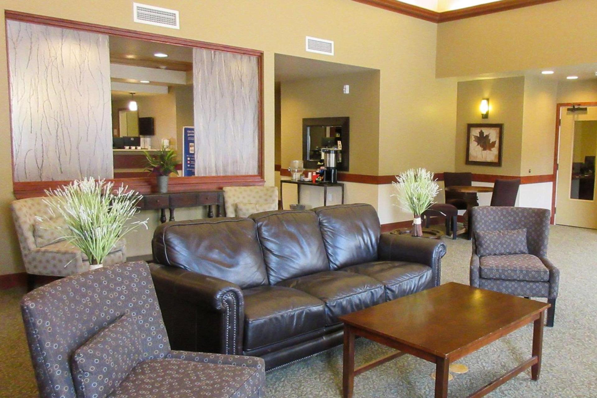 Clarion Hotel & Suites Williston photo 23
