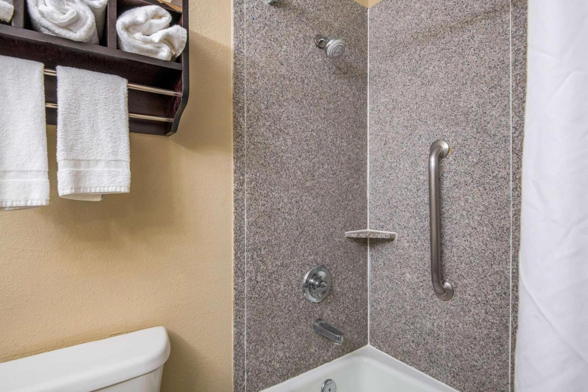 Quality Inn Sweetwater I-20 photo 12