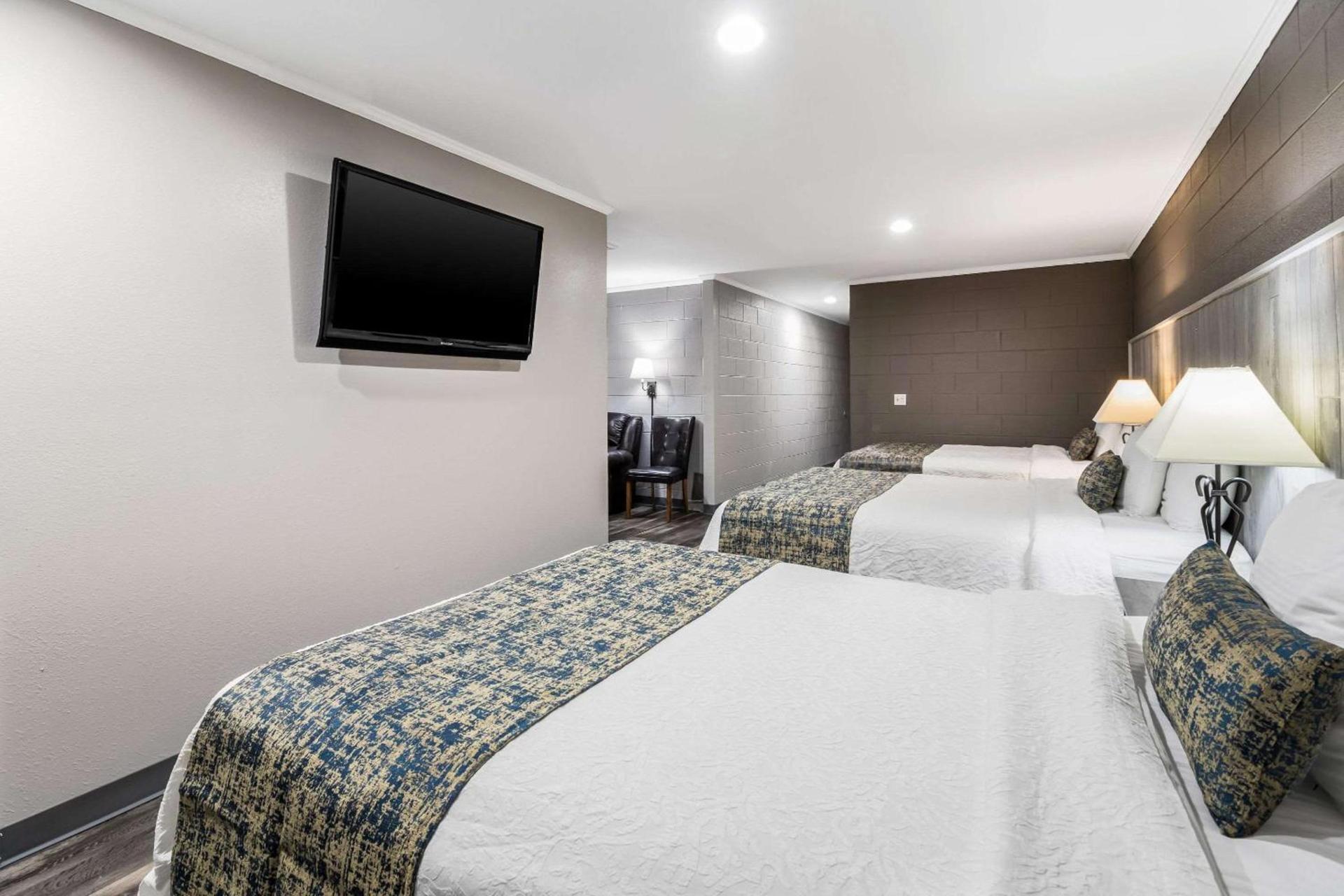 Rodeway Inn Cadiz photo 15