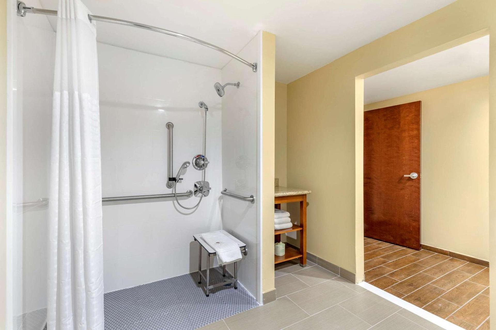 Comfort Suites San Antonio Ft Sam Houston-SAMMC Area photo 5