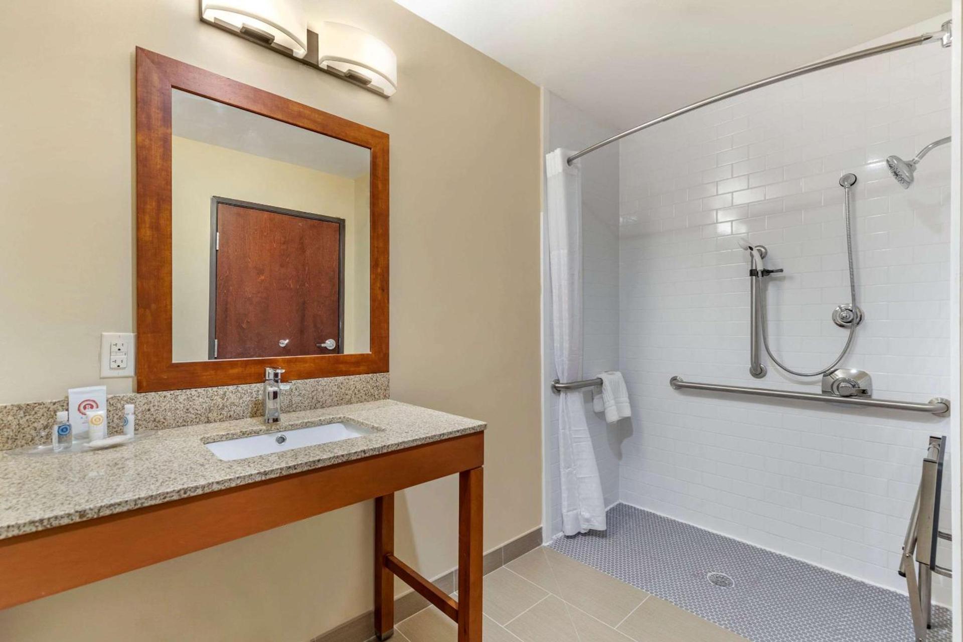 Comfort Suites San Antonio Ft Sam Houston-SAMMC Area photo 11