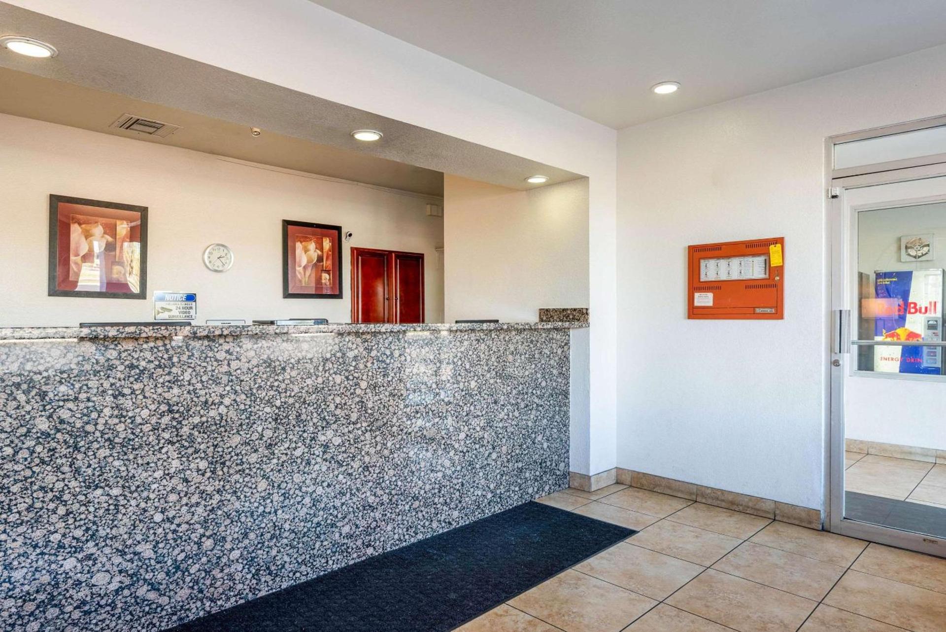 Econo Lodge Phoenix North I-17 photo 6